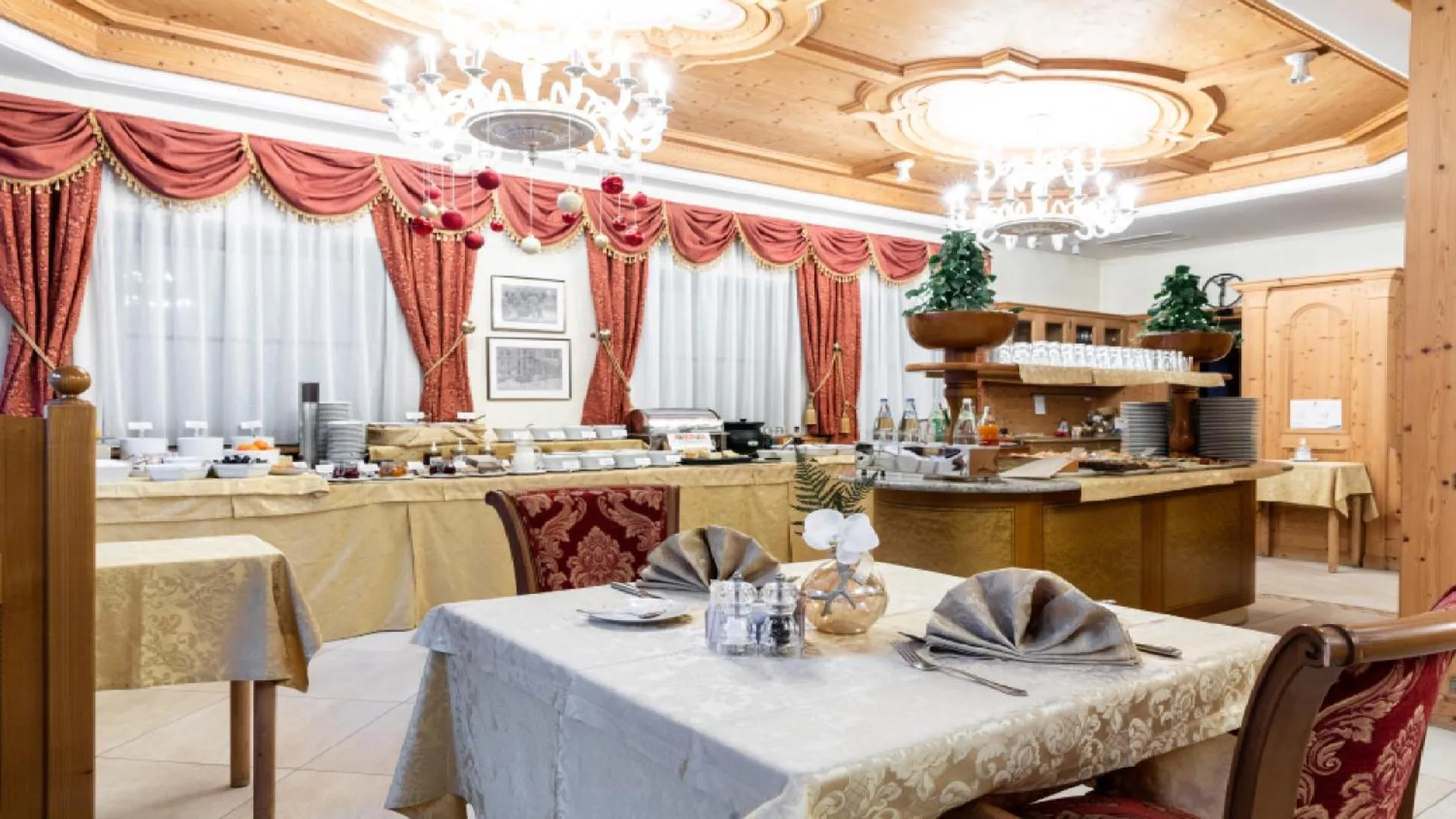 Restaurant/places to eat in Cityhotel Goldener Adler B&B
