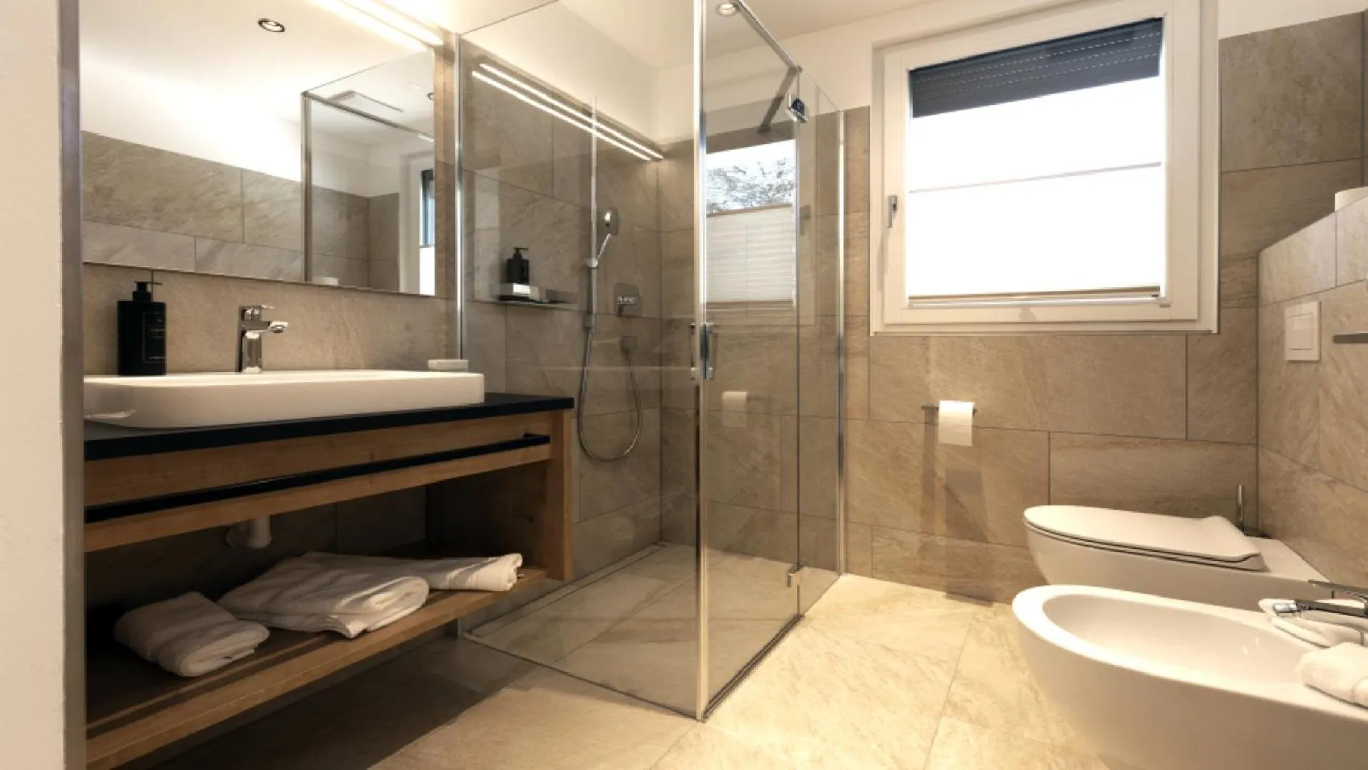 Shower in Cityhotel Goldener Adler B&B