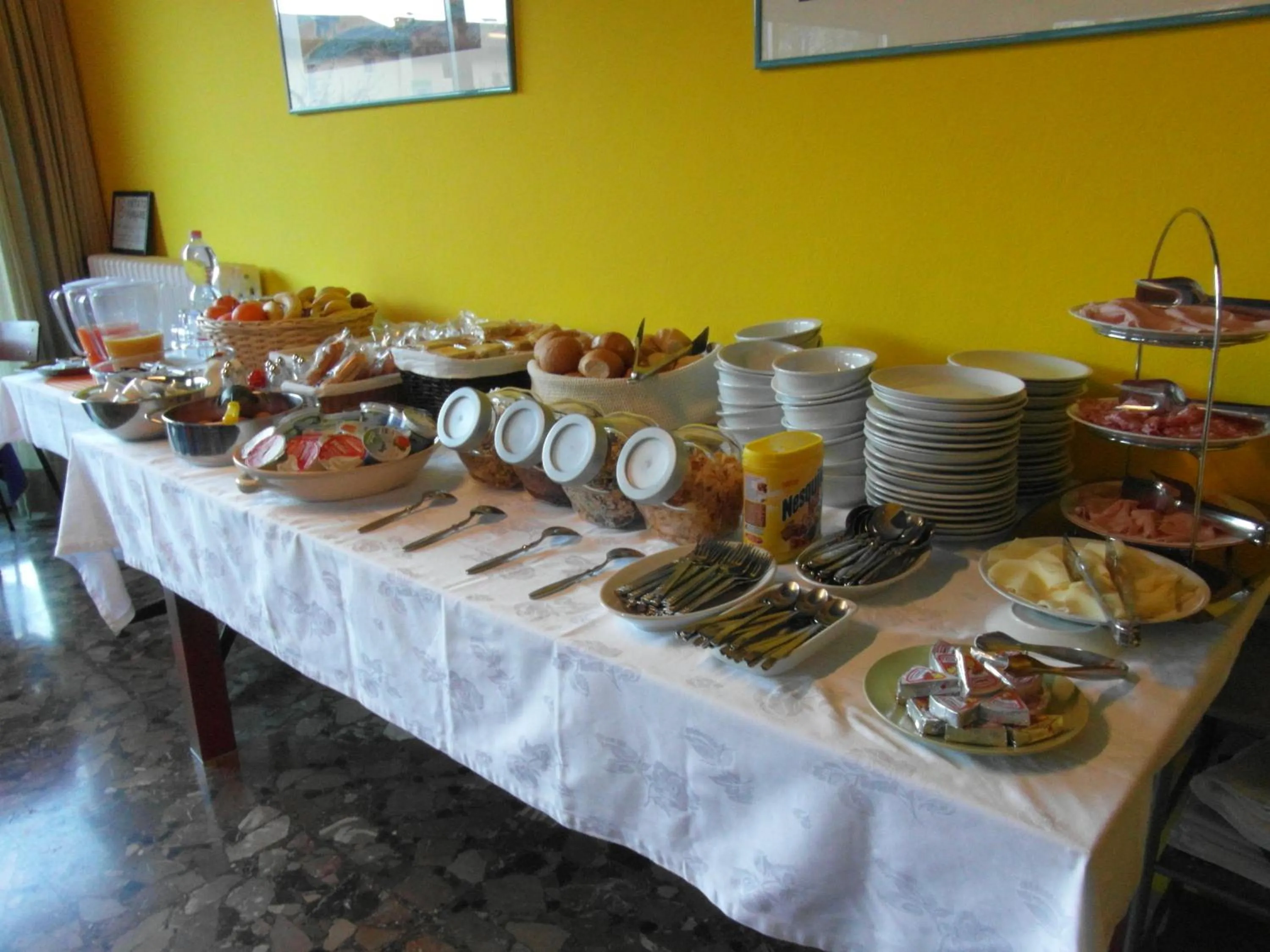 Breakfast in Hotel Carlo