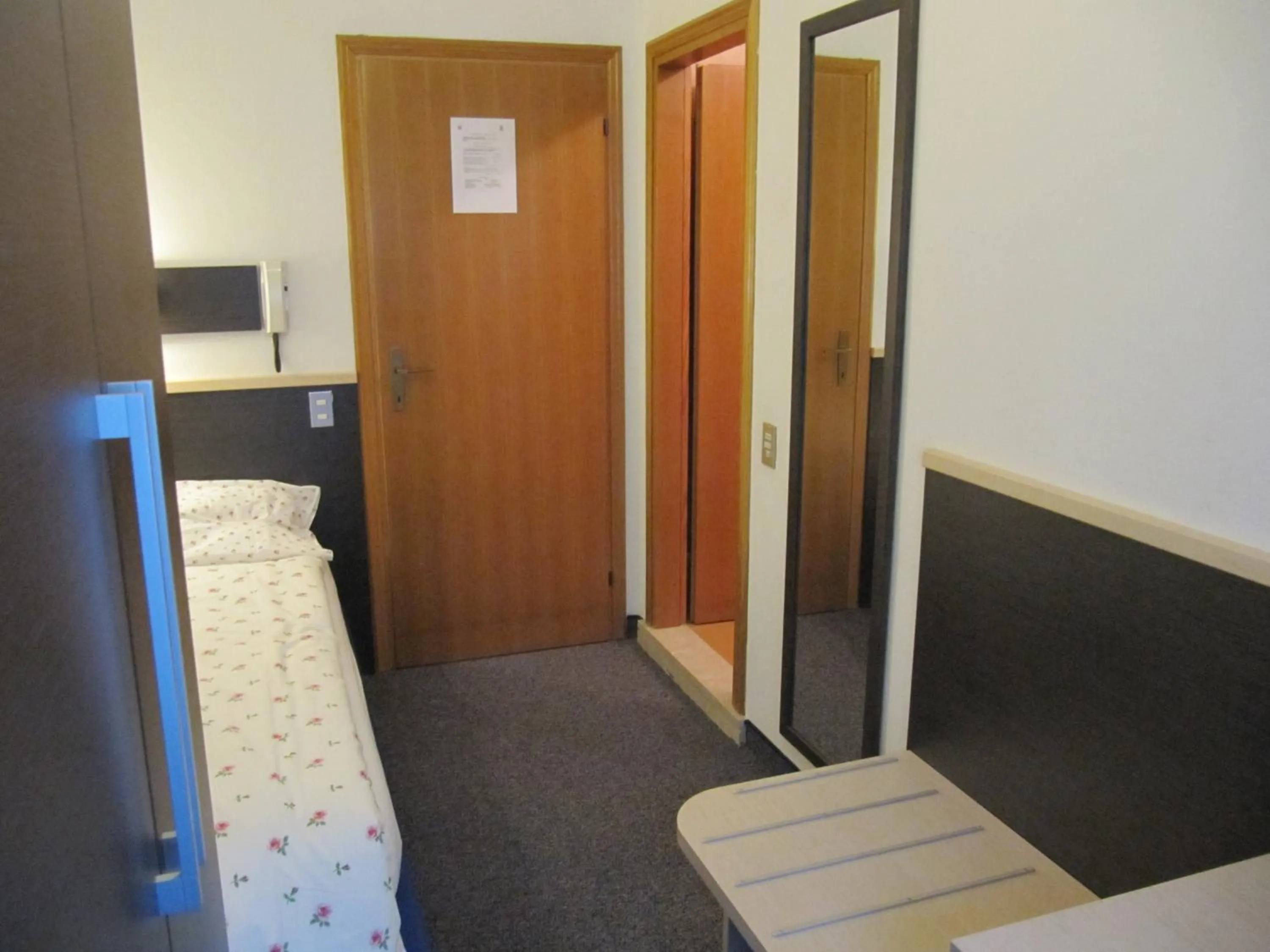 Photo of the whole room in Hotel Carlo