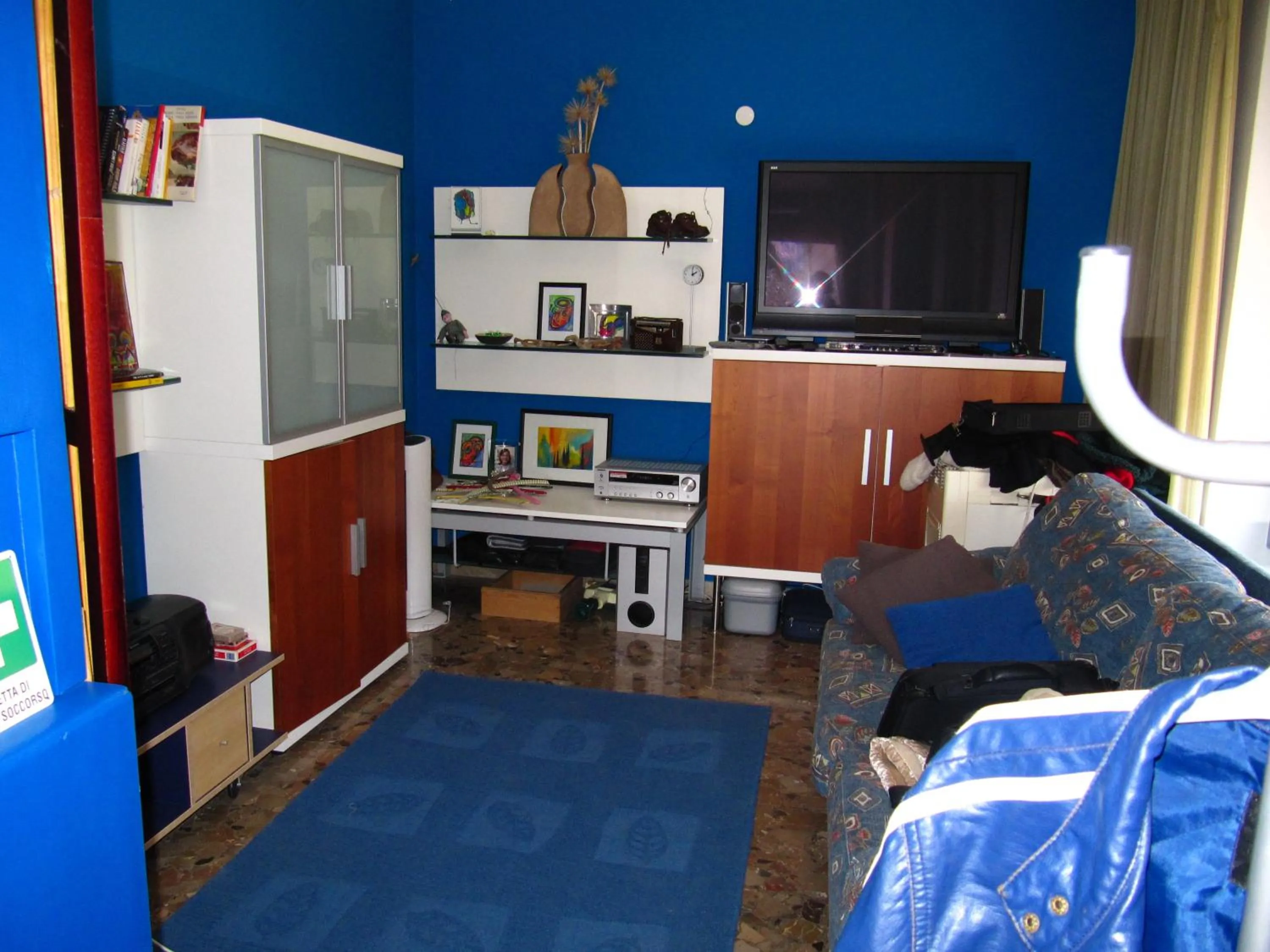 Communal lounge/ TV room in Hotel Carlo