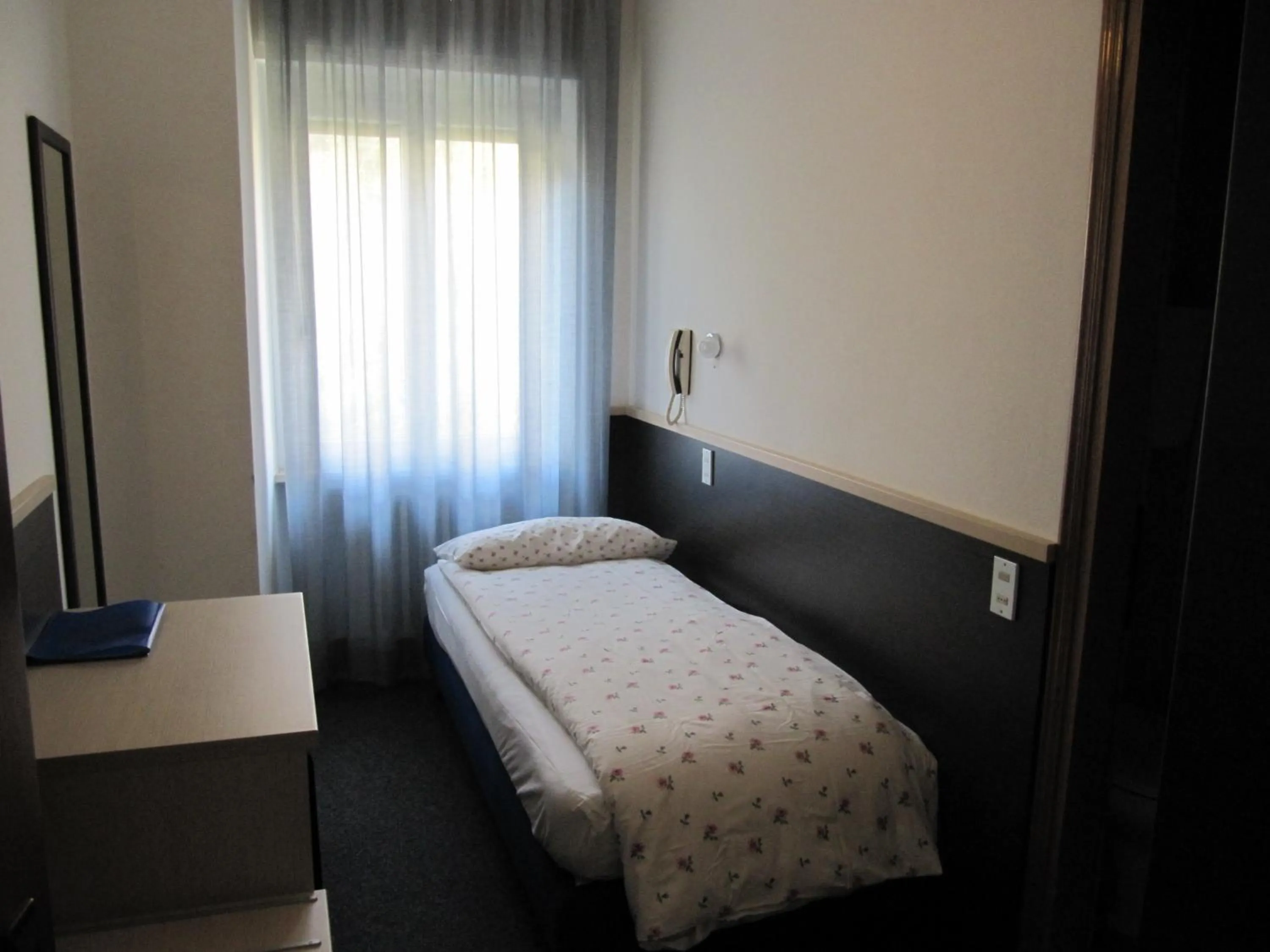 Photo of the whole room in Hotel Carlo