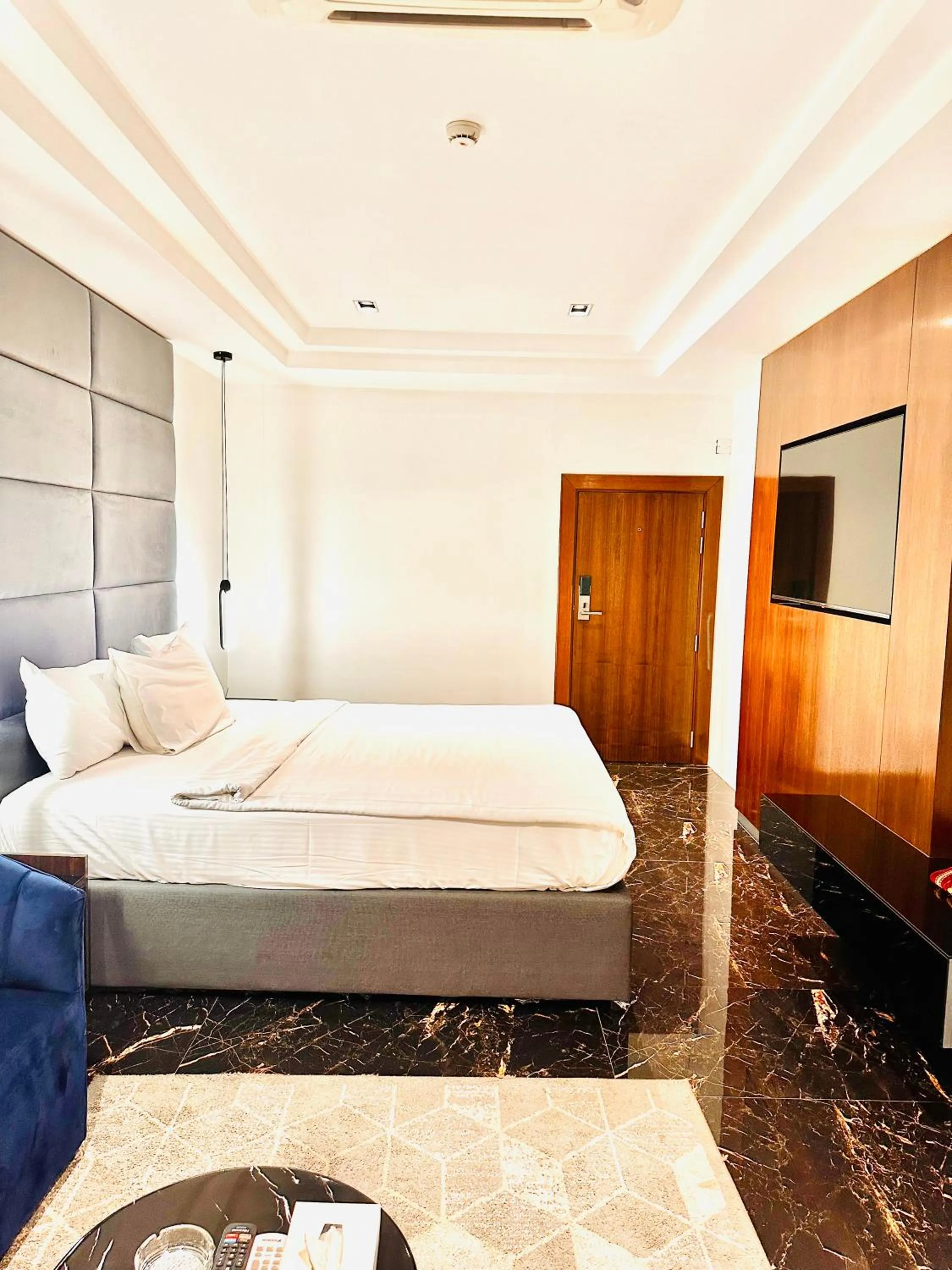 Photo of the whole room, Bed in Kiev Tower Hotel Apartments