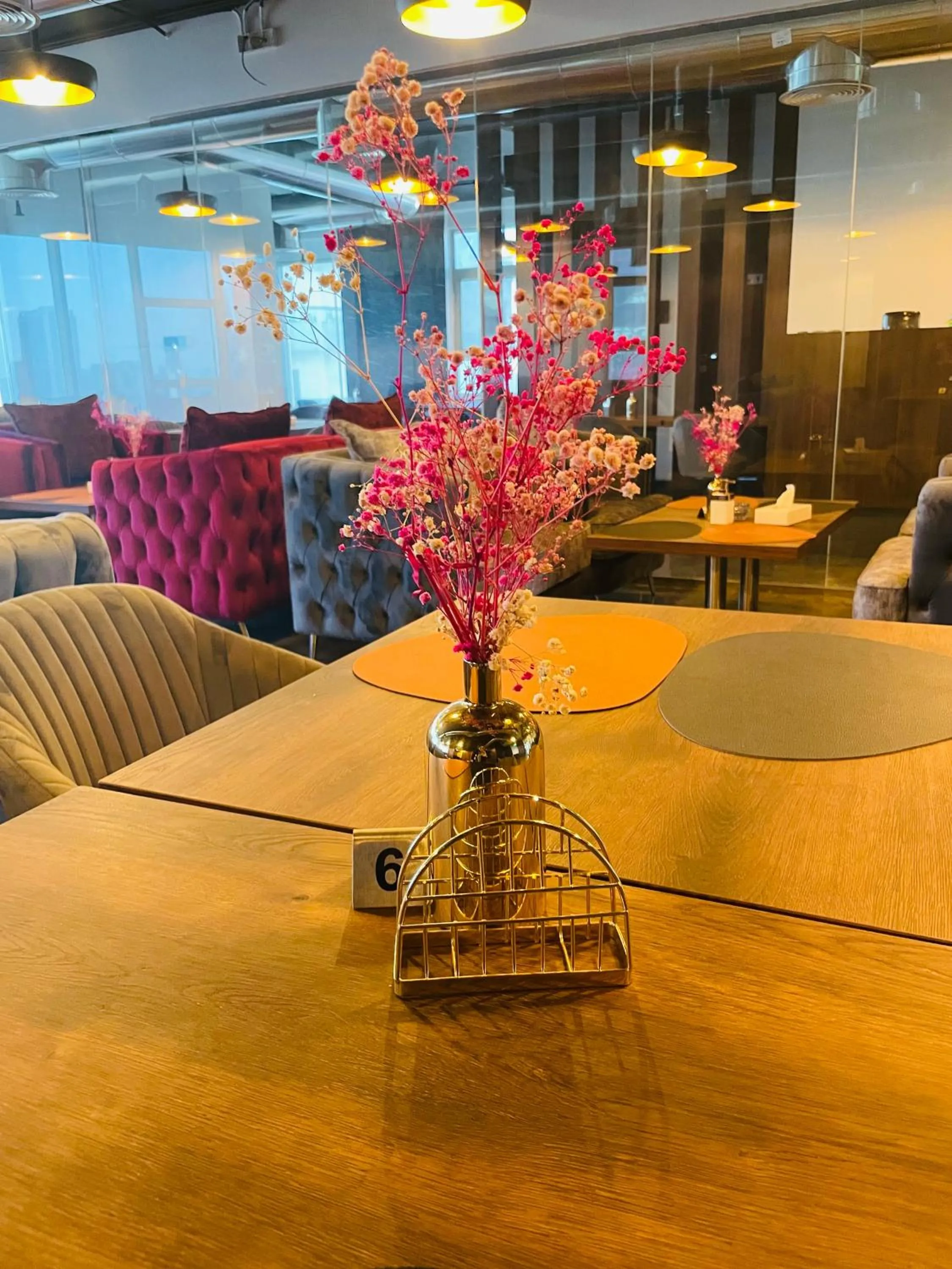 Restaurant/places to eat in Kiev Tower Hotel Apartments