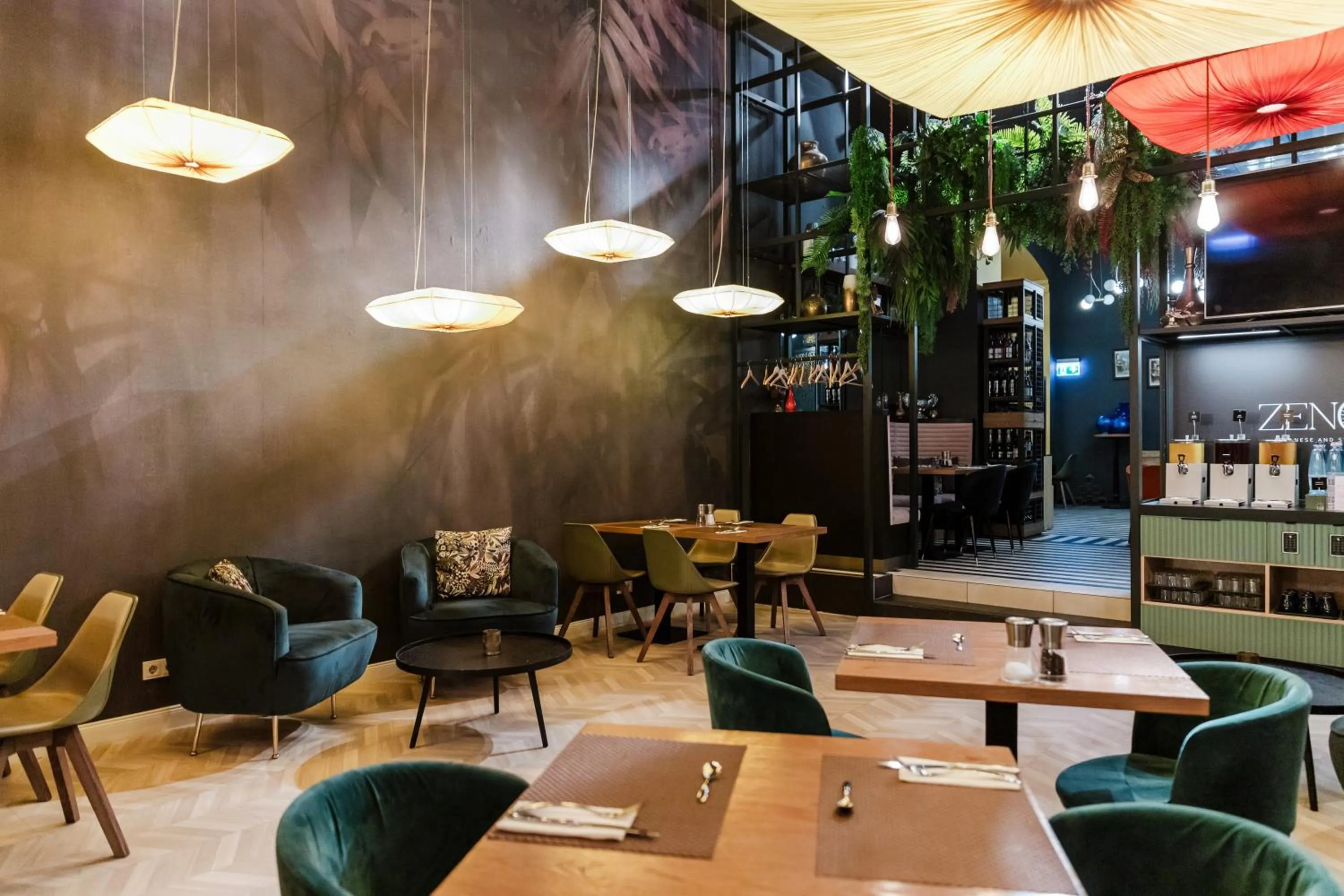Restaurant/places to eat in Hotel Moments Budapest by Continental Group