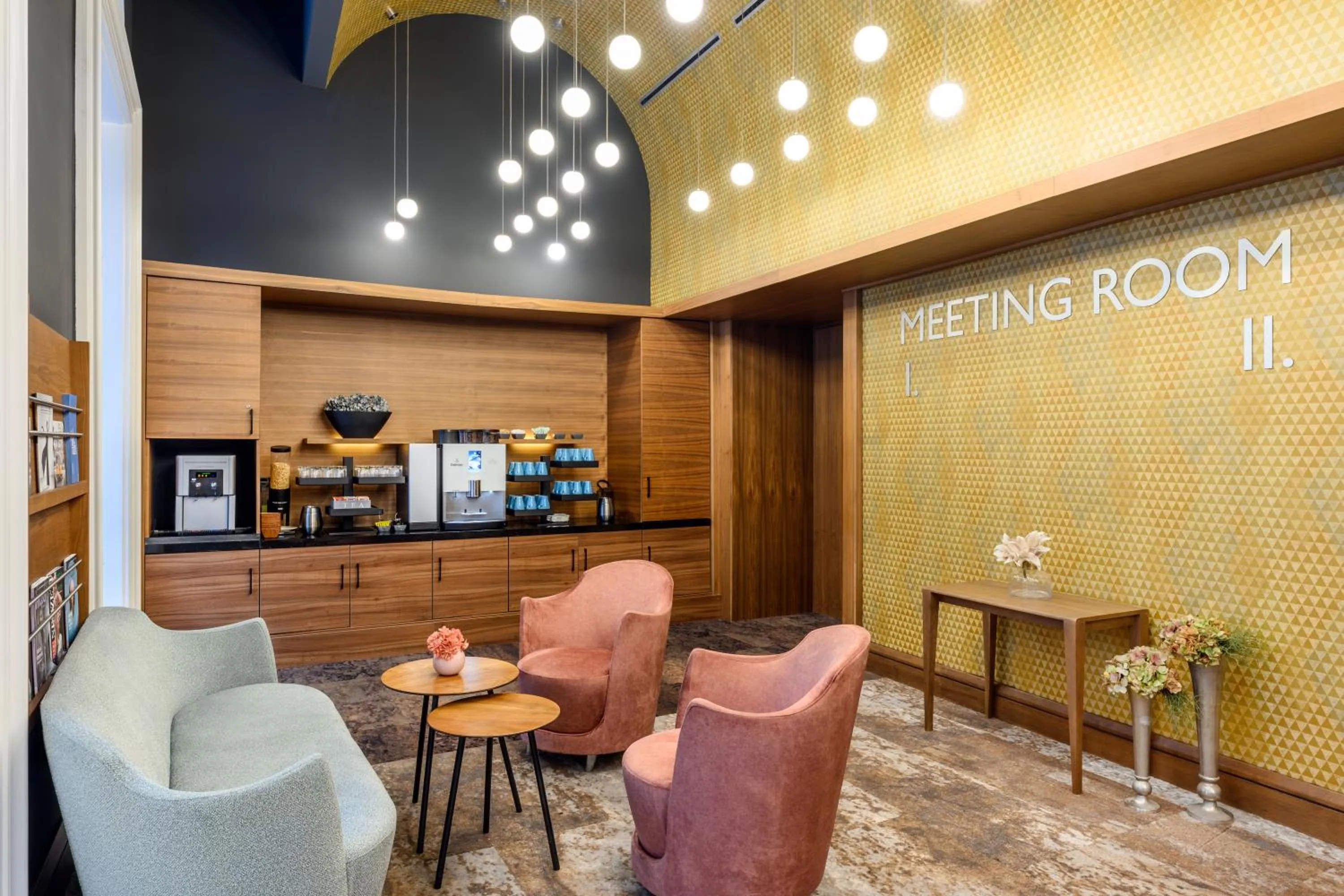 Communal lounge/ TV room in Hotel Moments Budapest by Continental Group