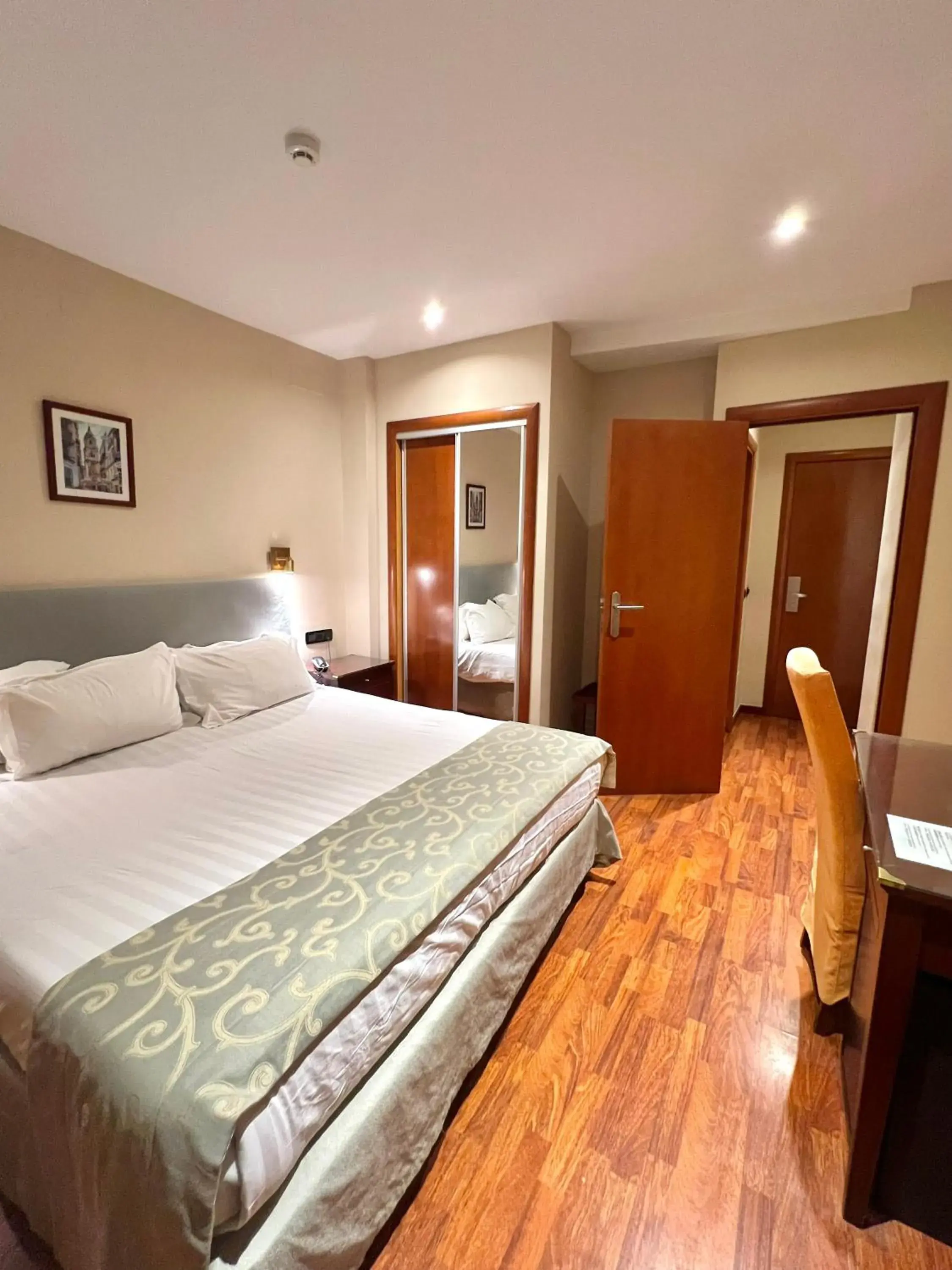 Double or Twin Room in Carlos V Malaga Double or Twin Room in Carlos V Malaga