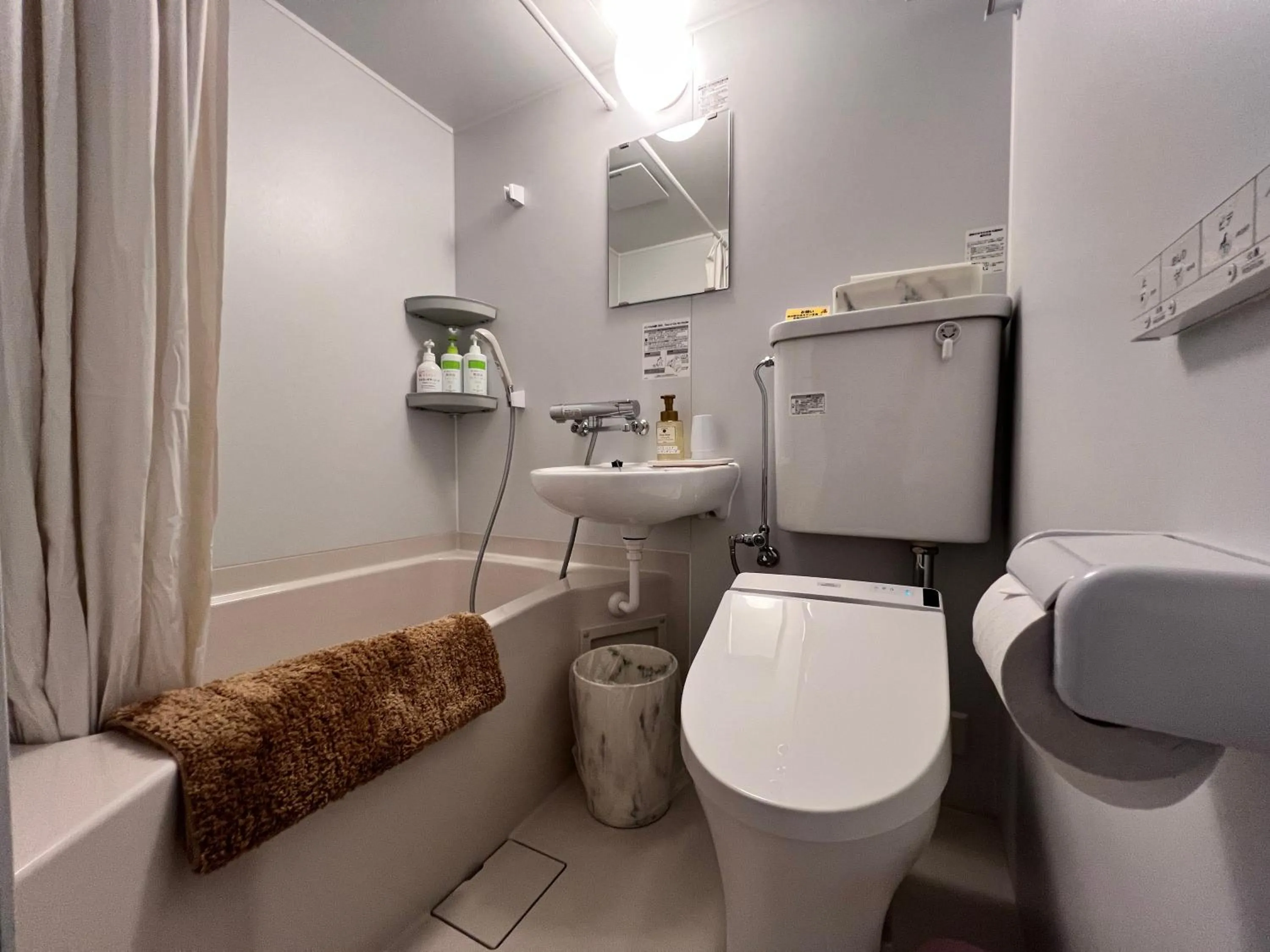 Shower in Hotel Miki