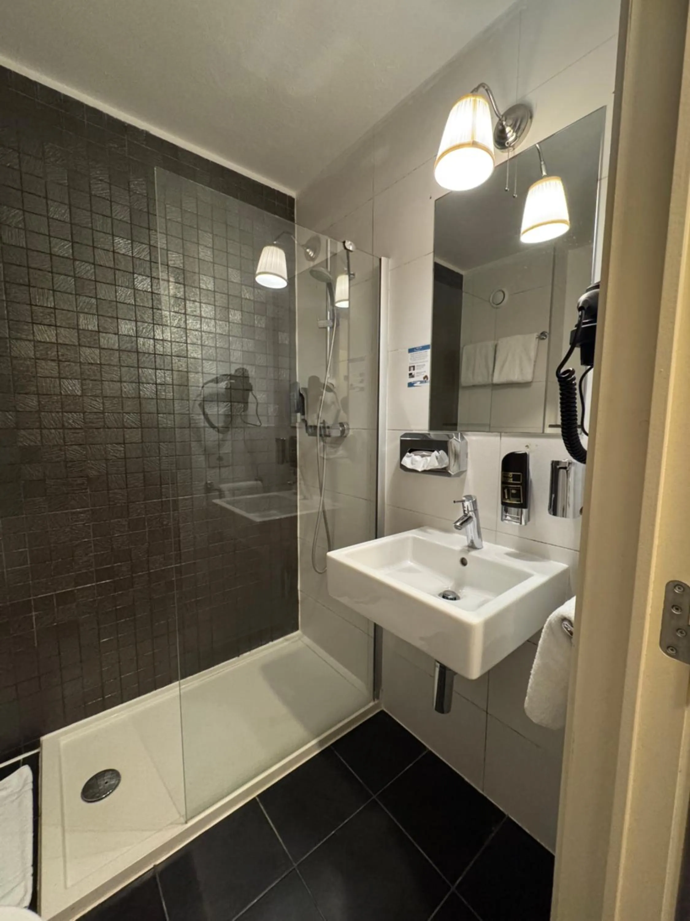 Shower in Trip Inn Eden Antwerpen