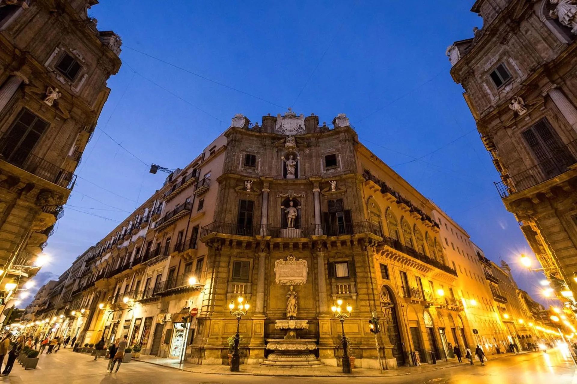 Neighbourhood in Quattro Canti Apartments
