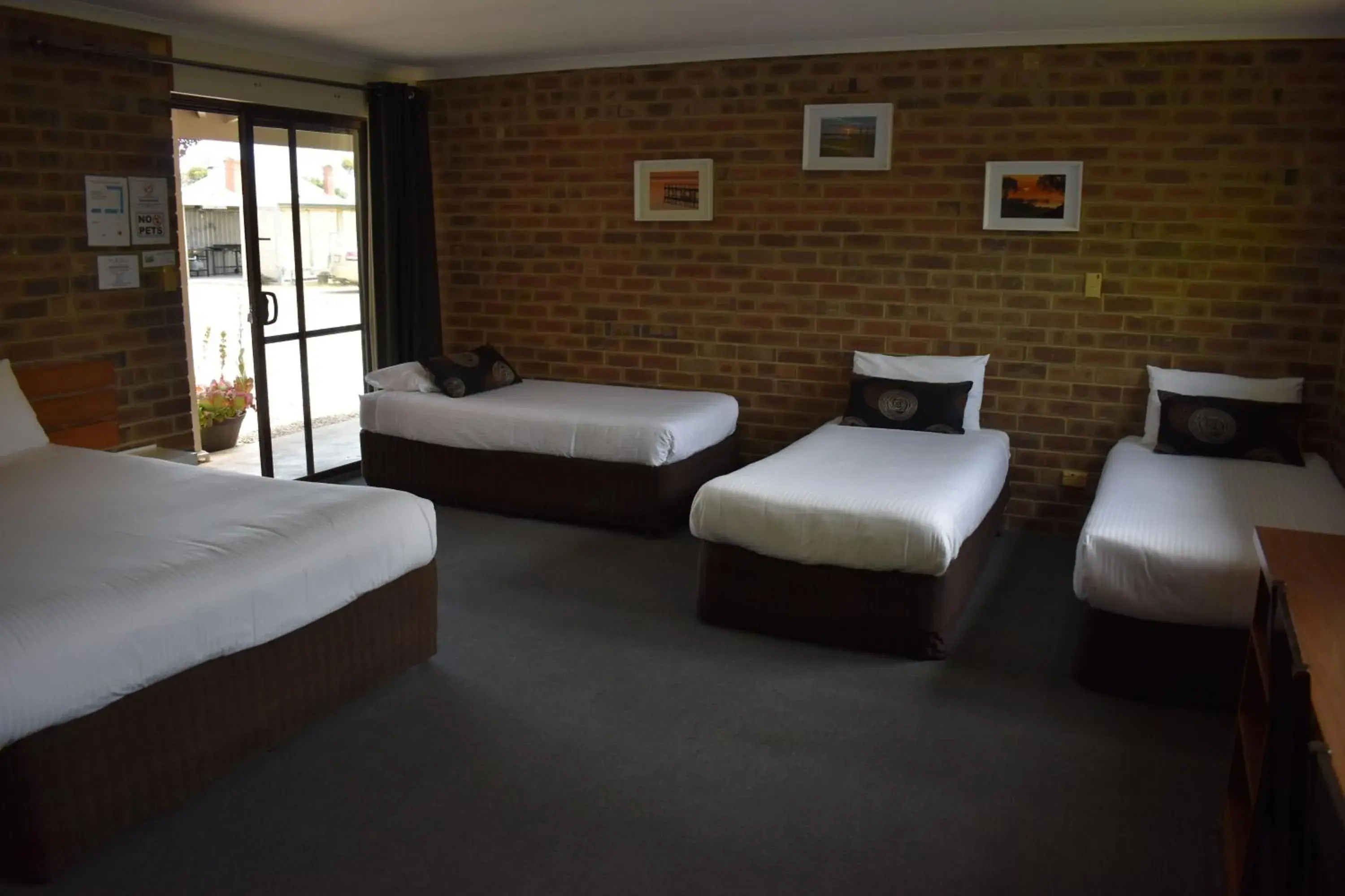 Family Room - Disability Access in Lake Albert Motel Family Room - Disability Access in Lake Albert Motel