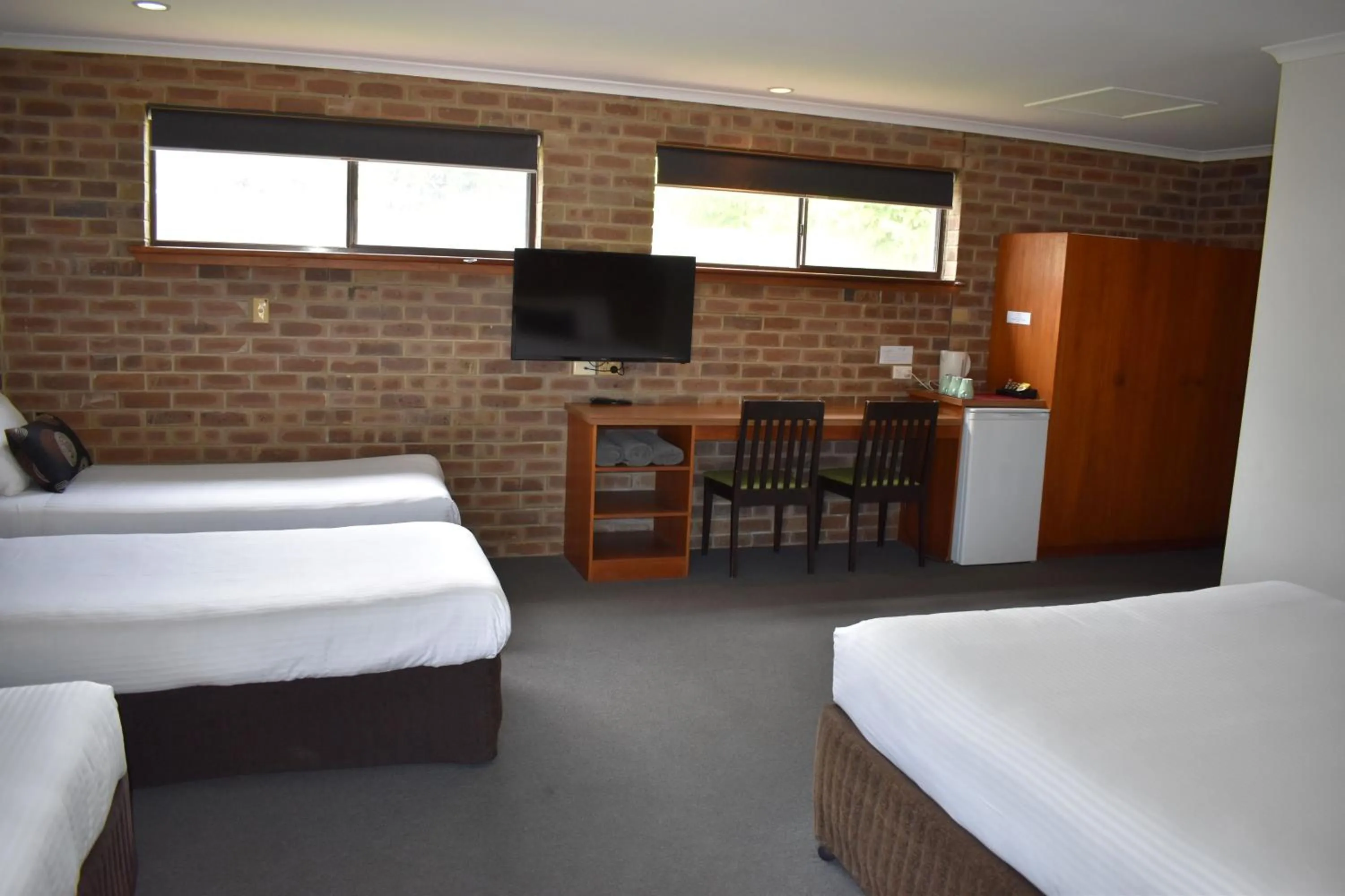 Bed in Lake Albert Motel