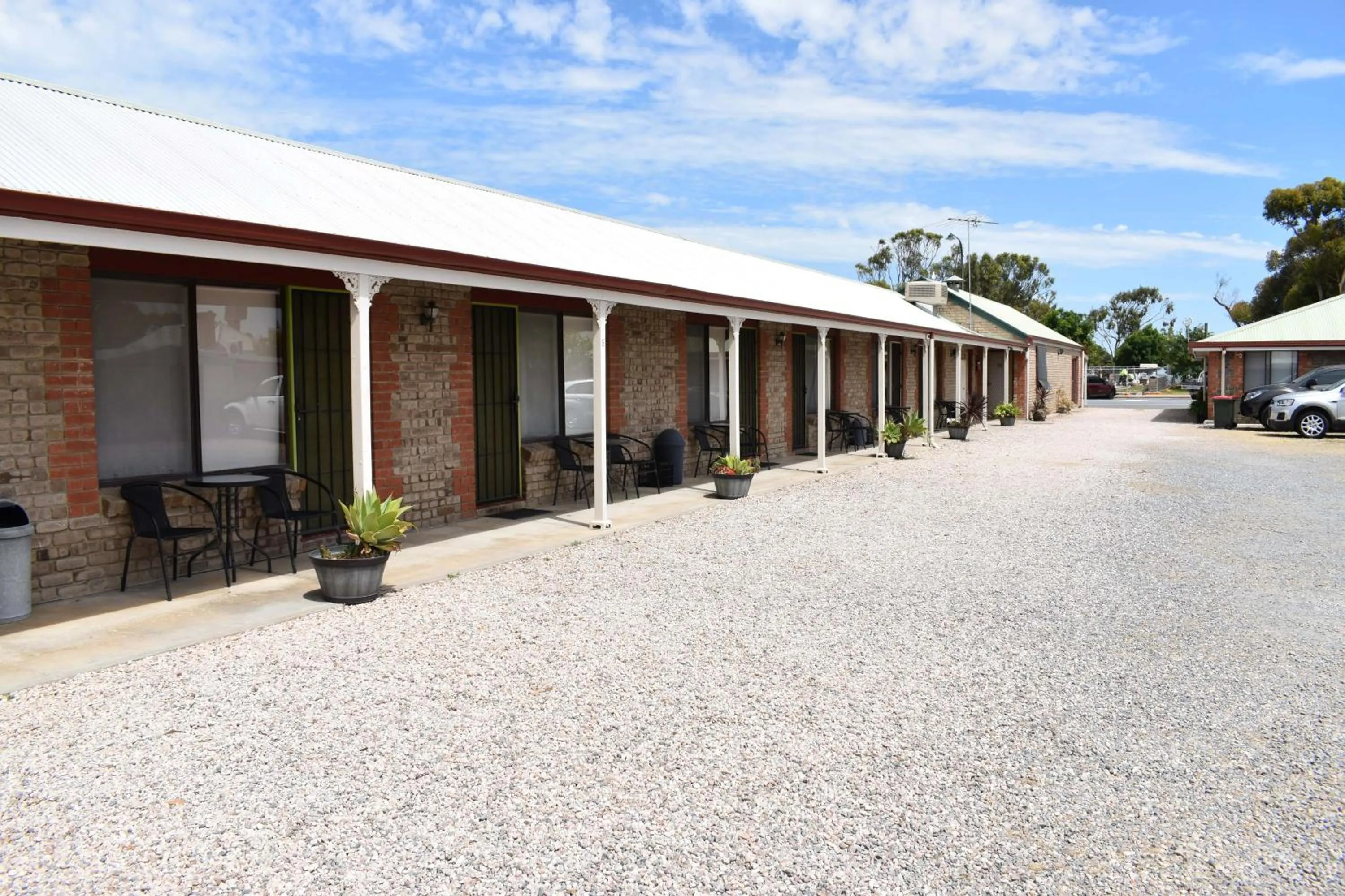 Property building in Lake Albert Motel