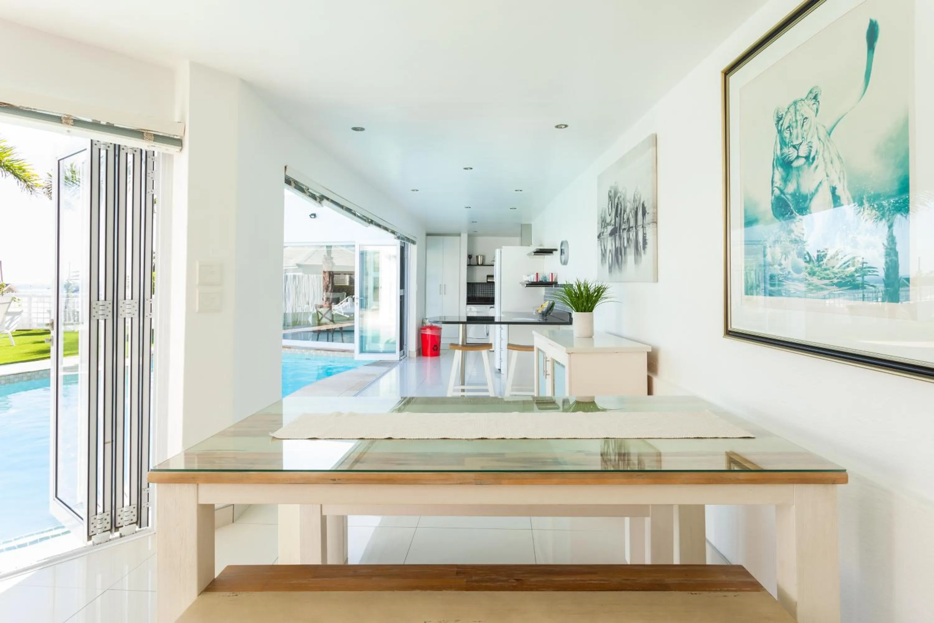 Dining area in Funkey Villas Cape Town