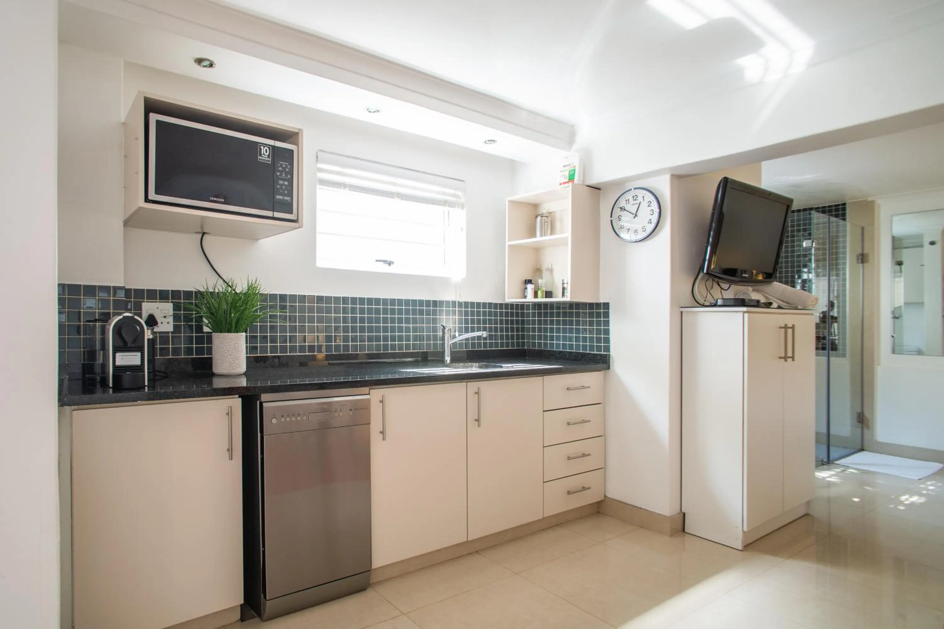 Kitchen or kitchenette in Funkey Villas Cape Town