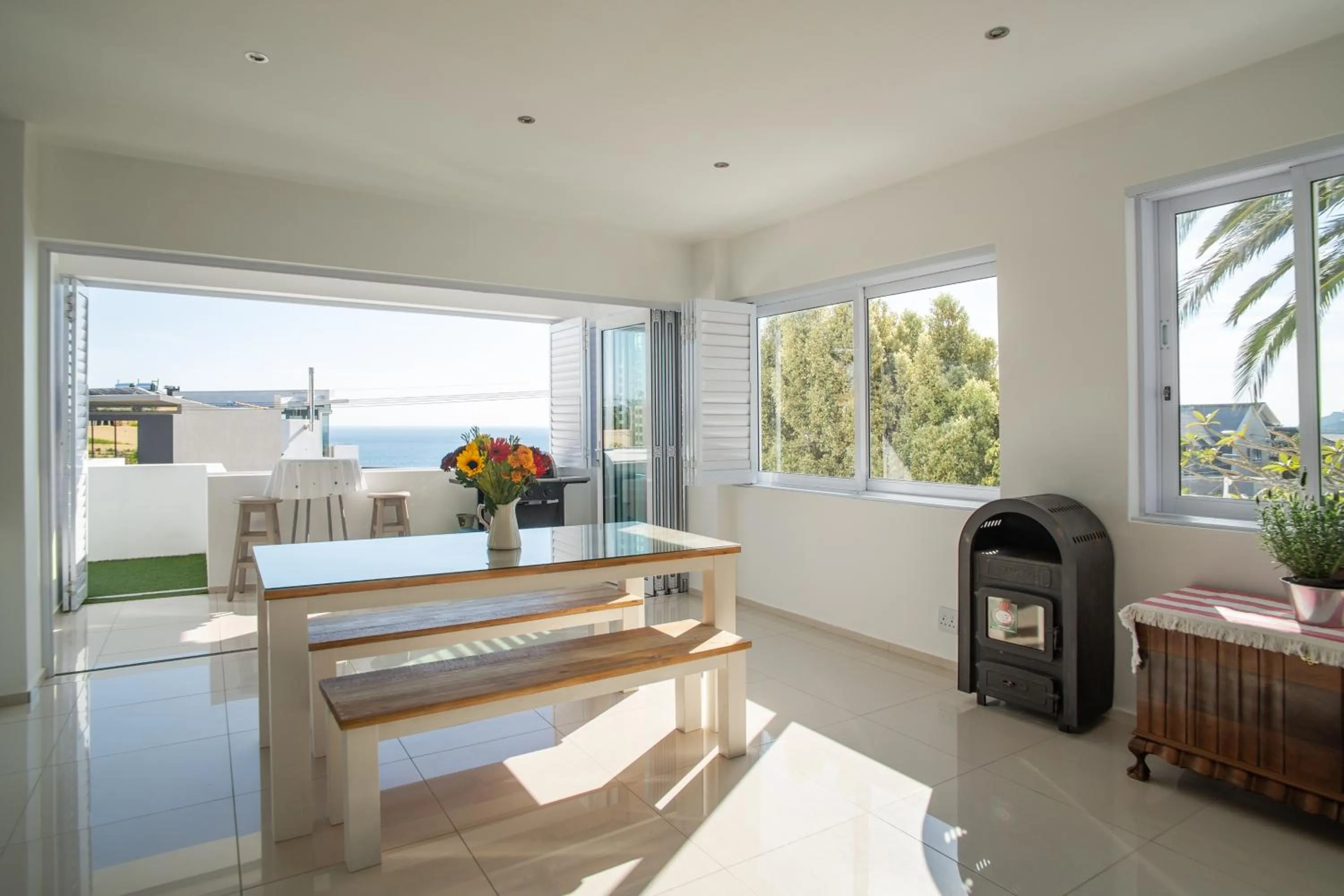 Dining area in Funkey Villas Cape Town