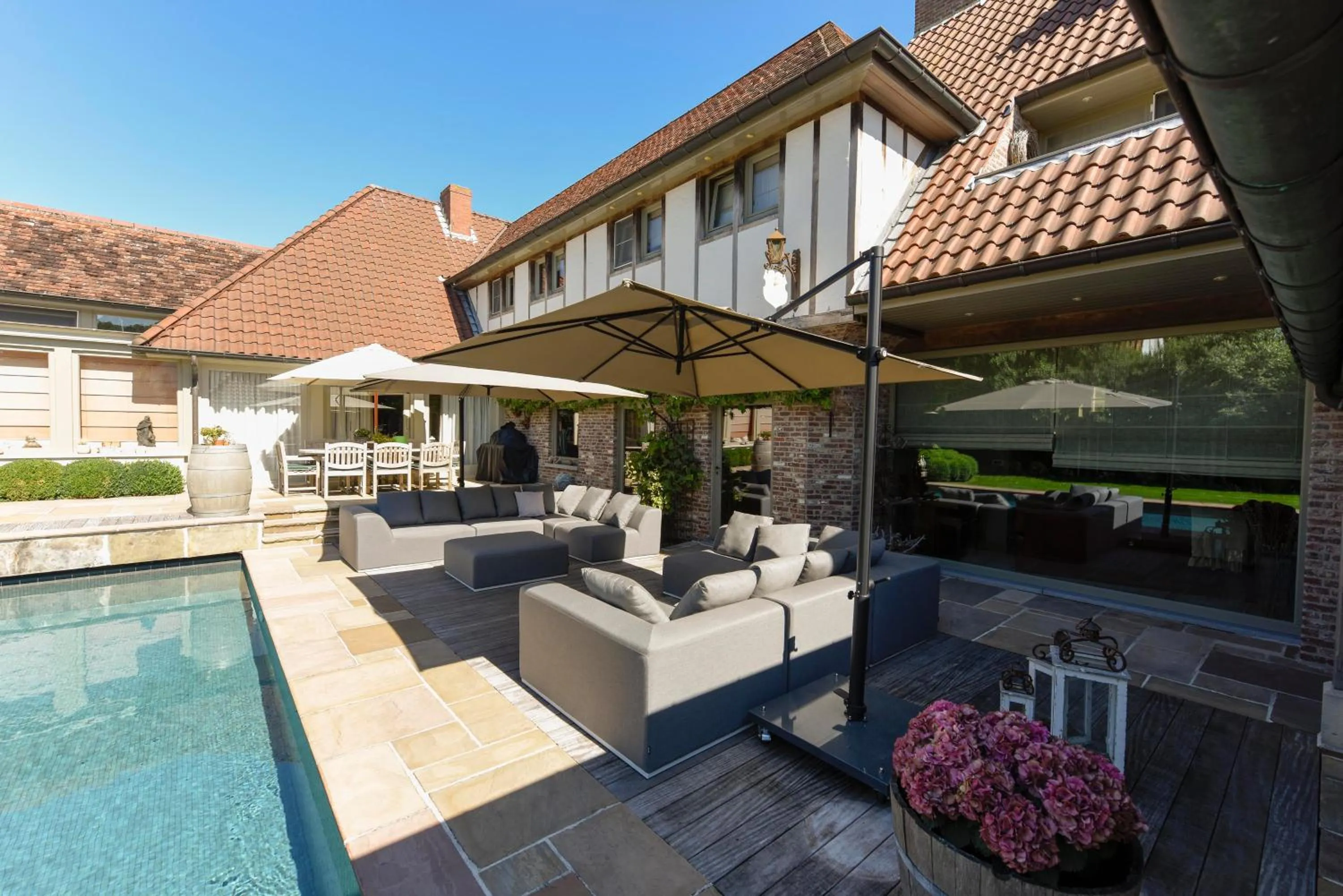 Swimming pool in B&B Villa Sans Soucis