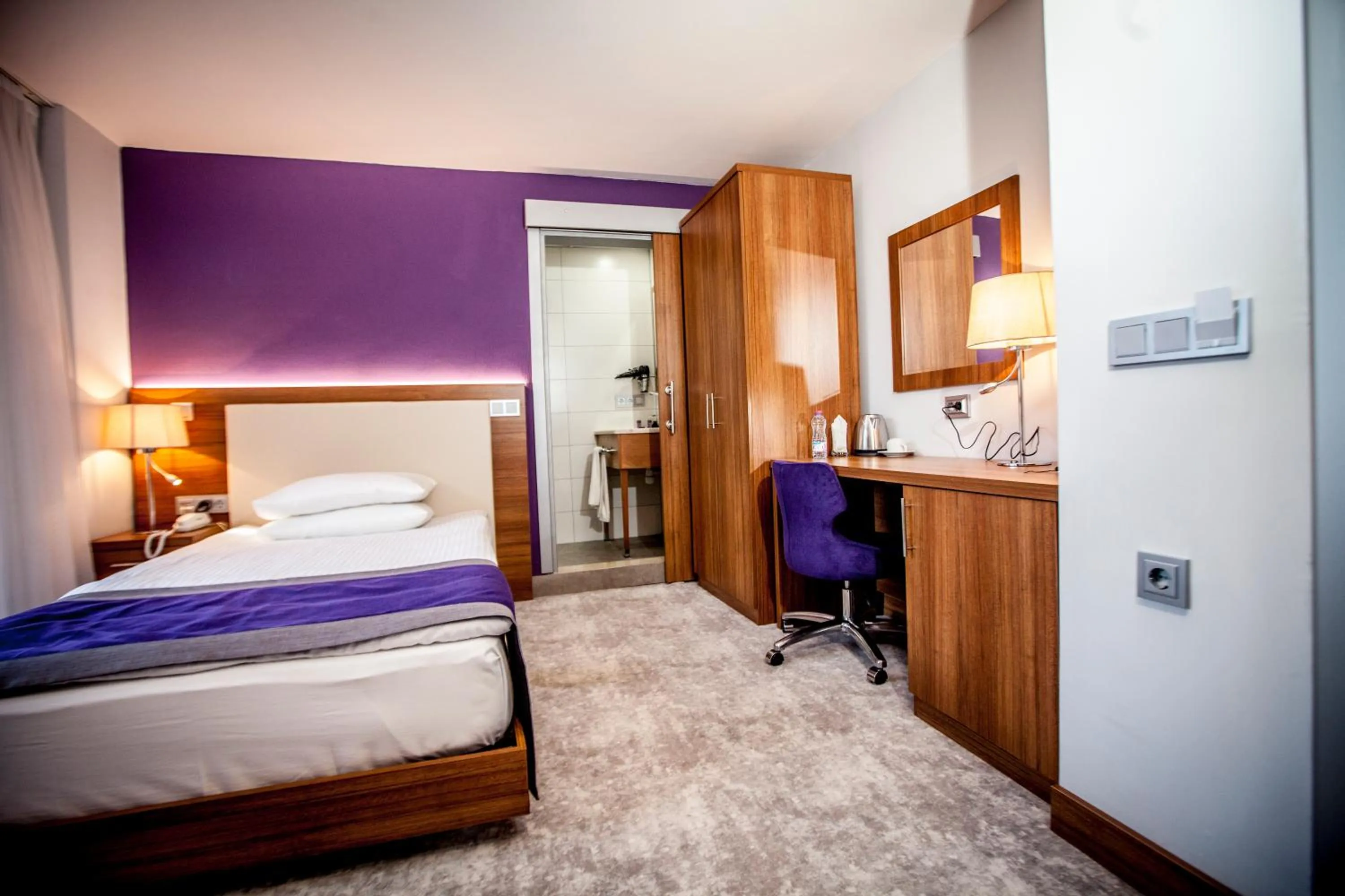 Photo of the whole room, Bed in Business Palas Otel