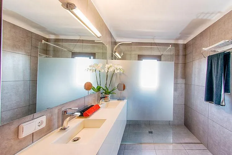 Bathroom in Sa Figuera Roja