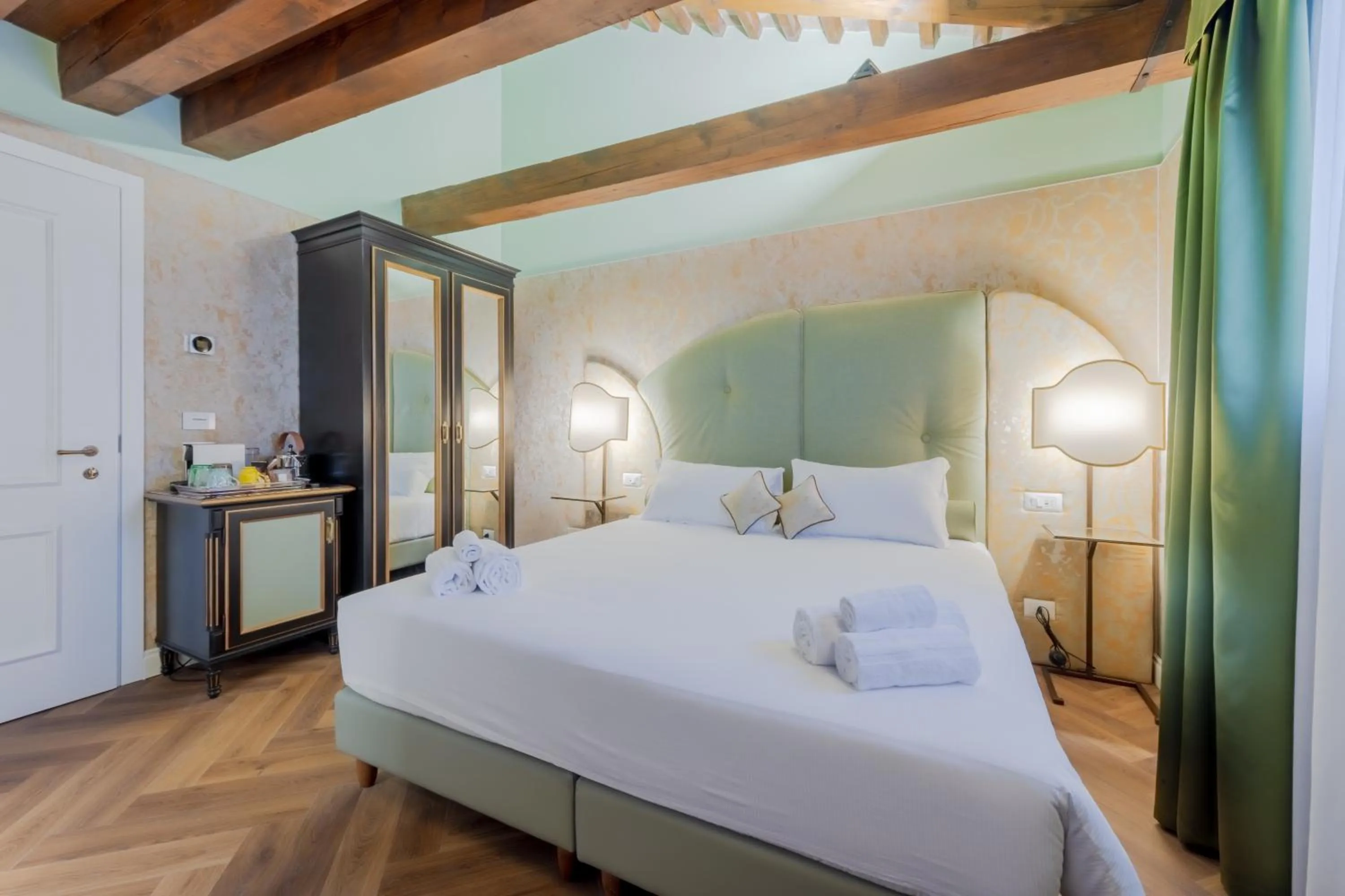 Bedroom, Bed in 312 Piazza San Marco - Relais il Doge