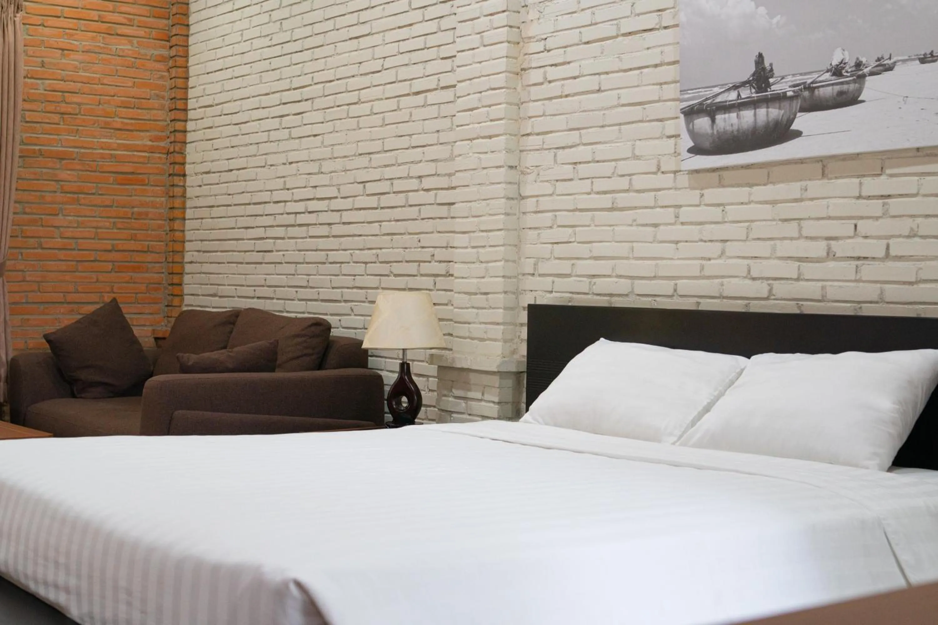 Bed in Mekong Long Thanh Resort & Reststop