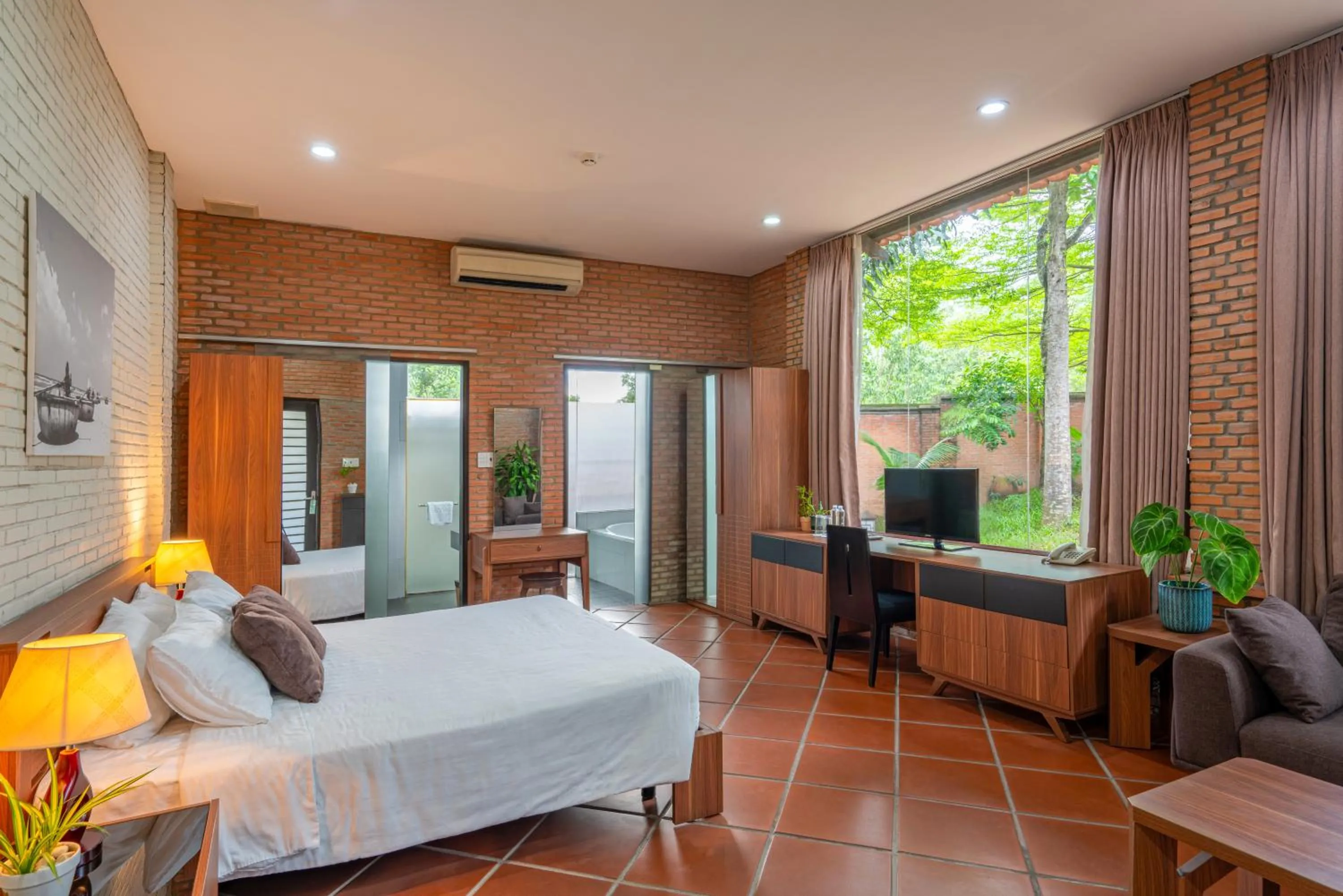 Bed in Mekong Long Thanh Resort & Reststop