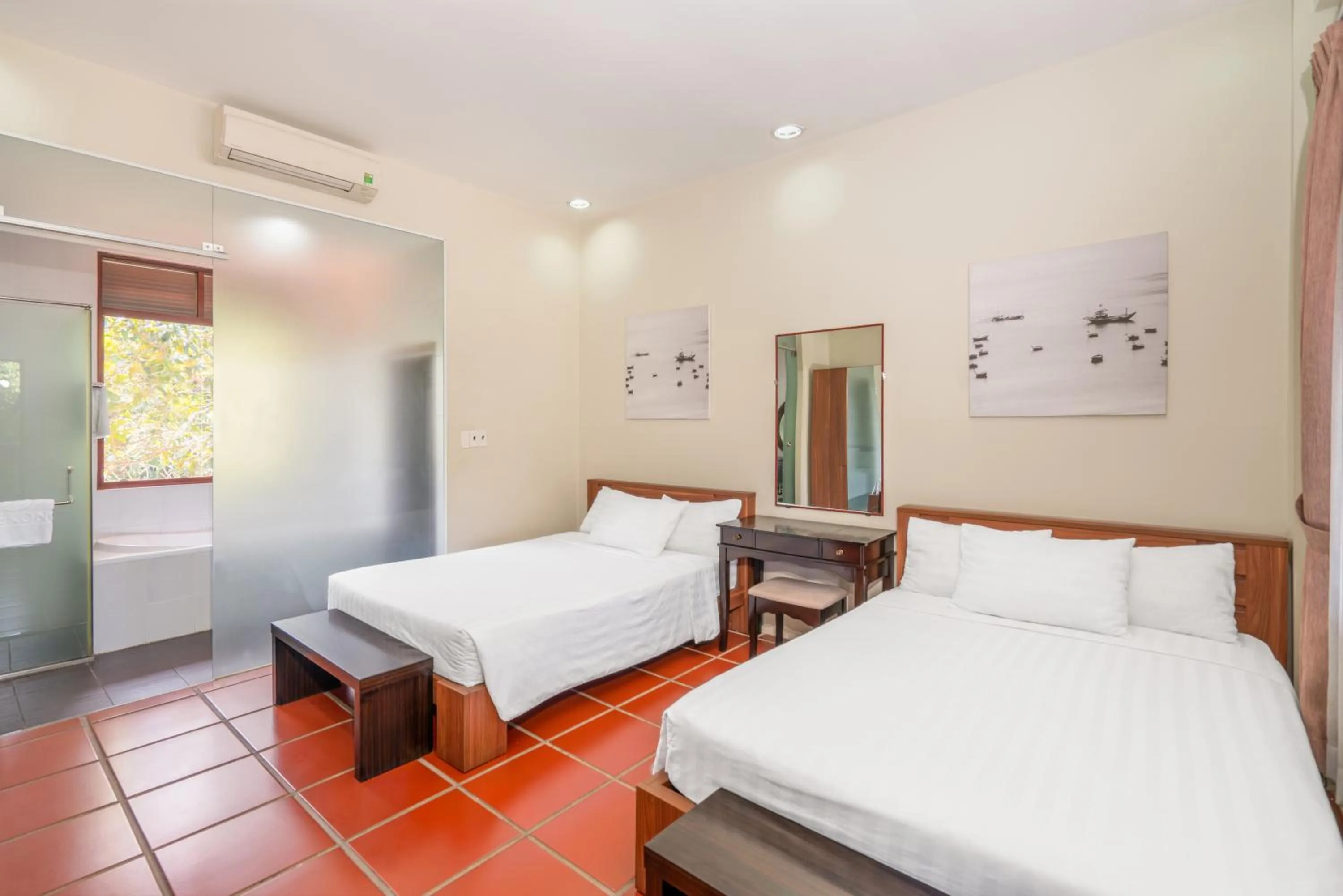 Bed in Mekong Long Thanh Resort & Reststop