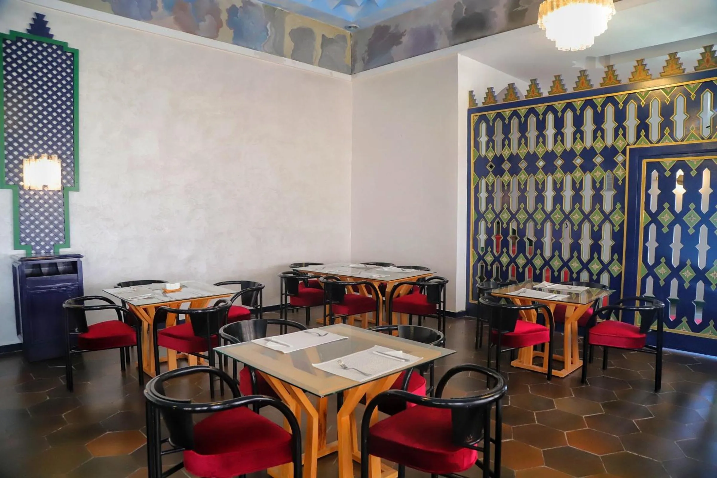 Restaurant/places to eat in Hotel Parador