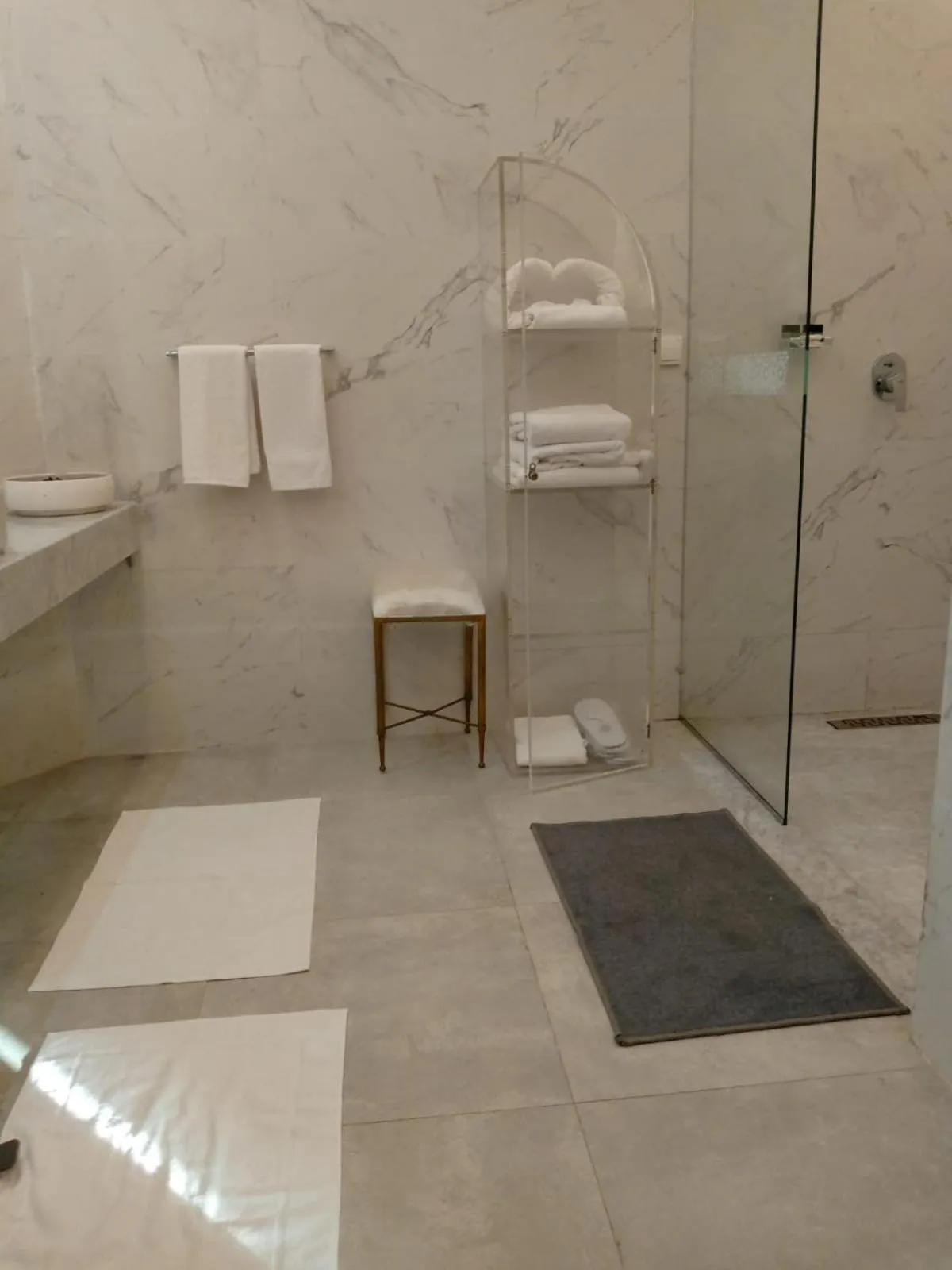 Shower in Hotel Parador