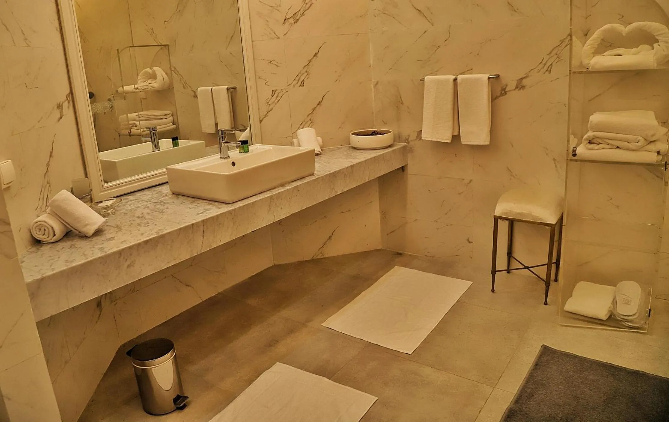 Shower in Hotel Parador