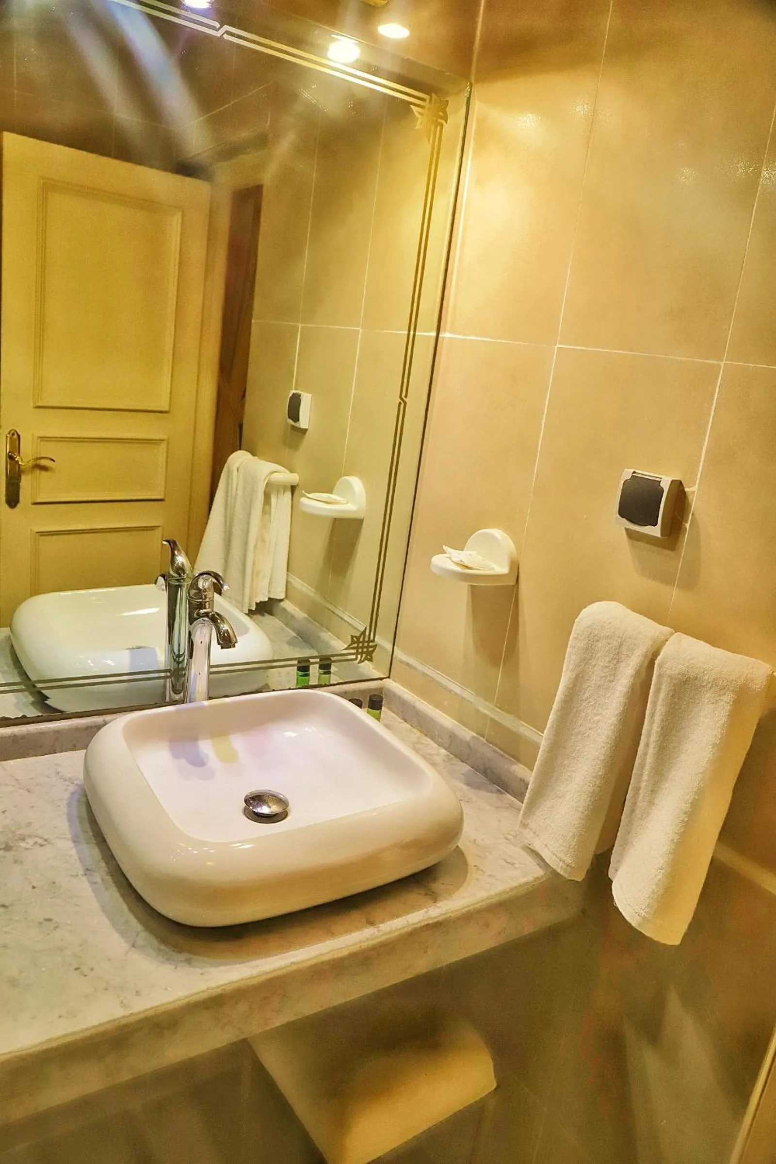 Toilet in Hotel Parador