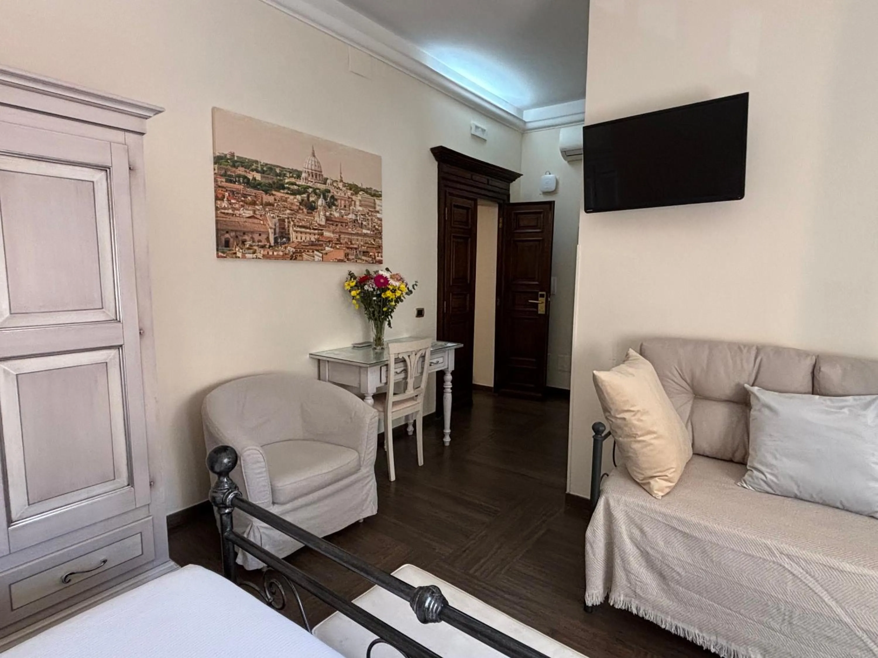 Bedroom, Bed in Villa Matissa