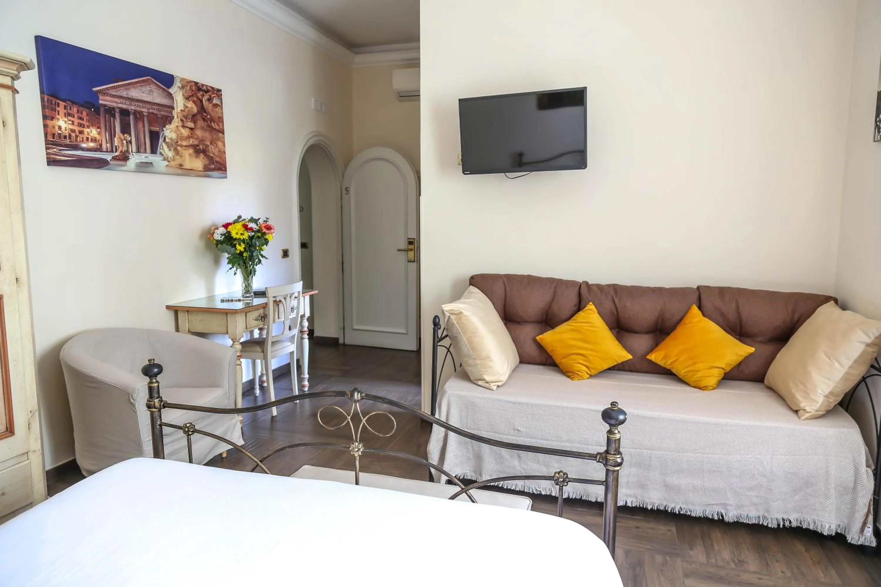 Bedroom, Bed in Villa Matissa