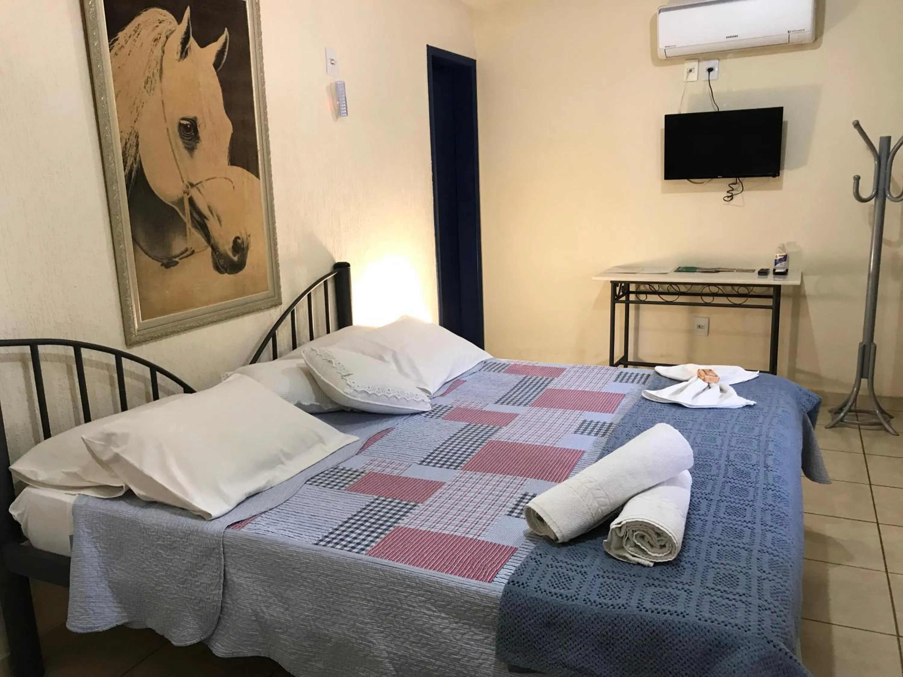 Property building, Bed in Estância das Angolas - Inhotim