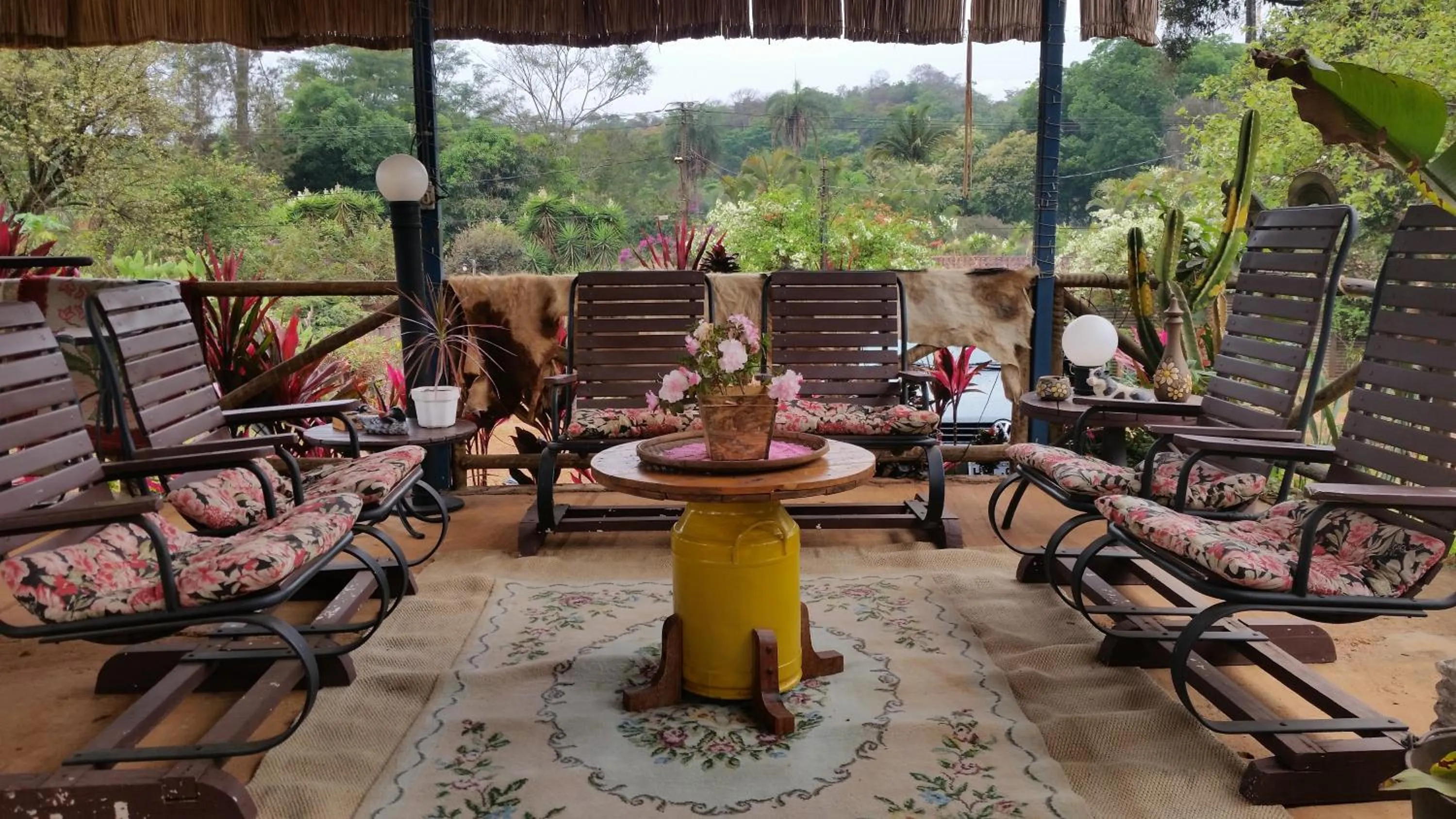 Living room in Estância das Angolas - Inhotim