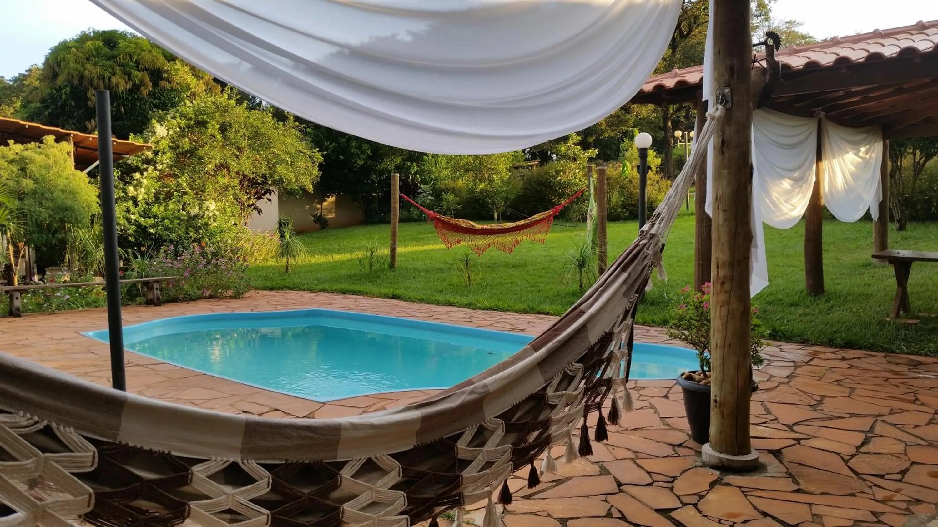 Pool view in Estância das Angolas - Inhotim