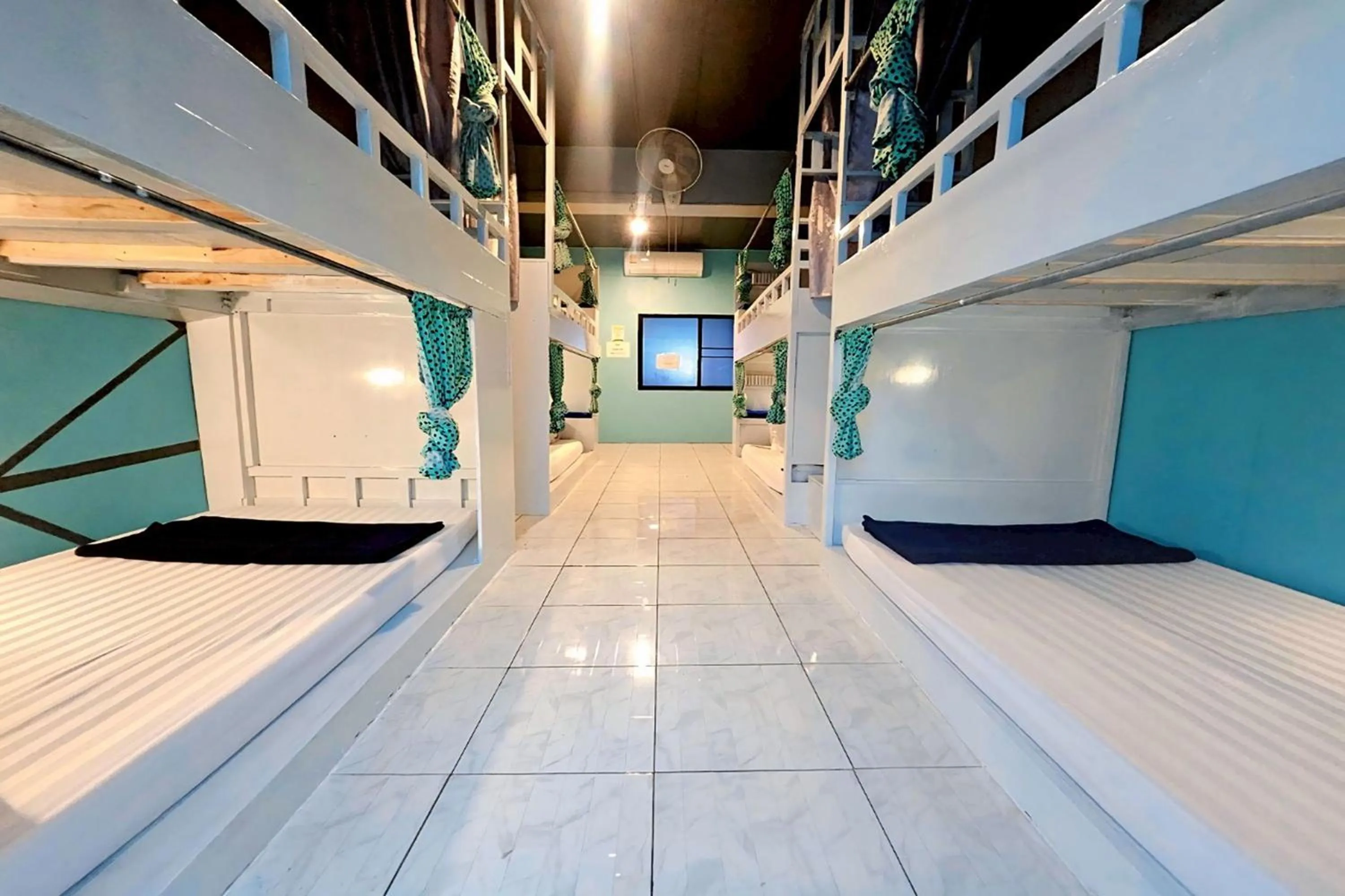 Bedroom, Bed in Me U Hostel