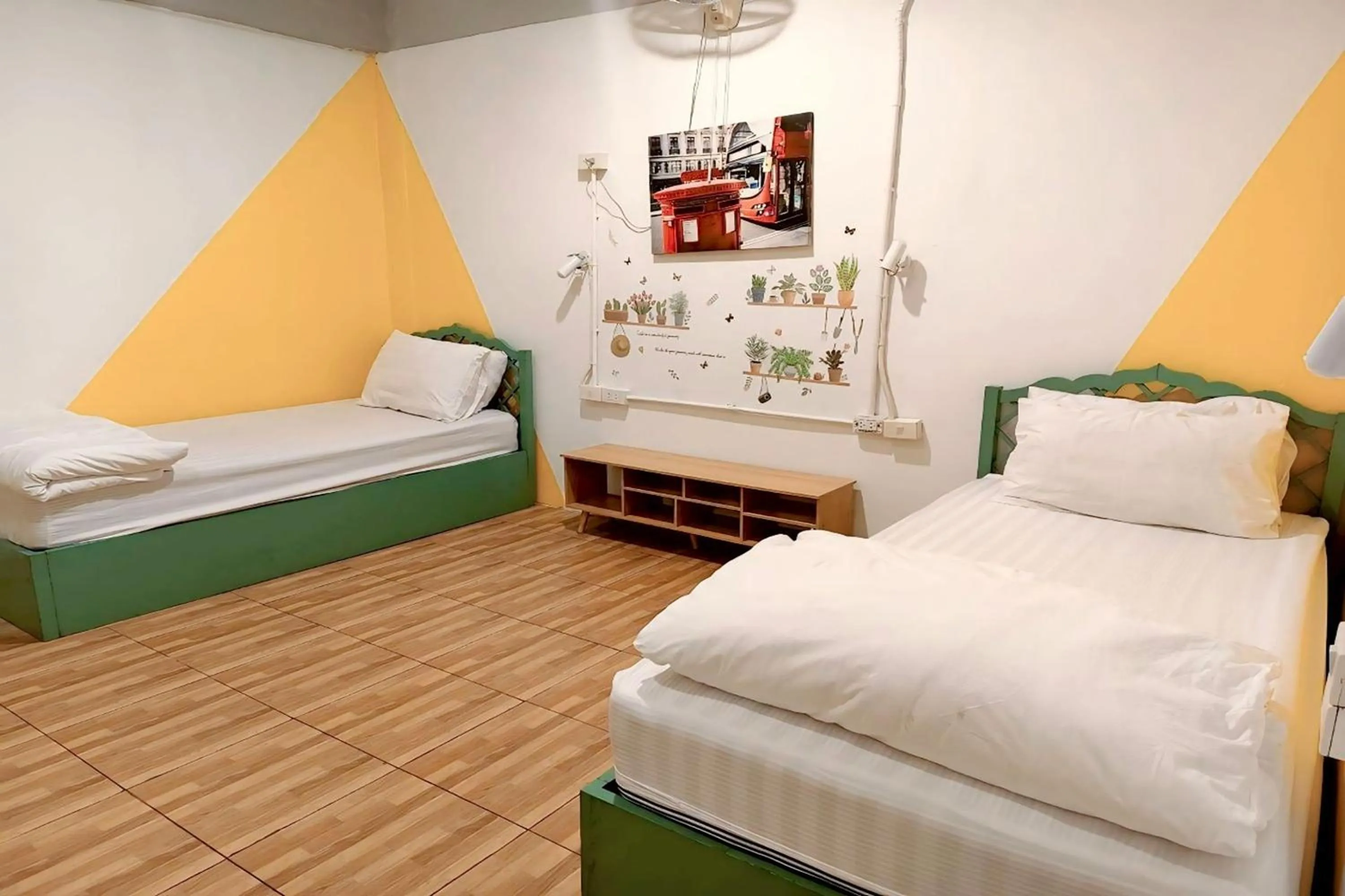 Bedroom, Bed in Me U Hostel