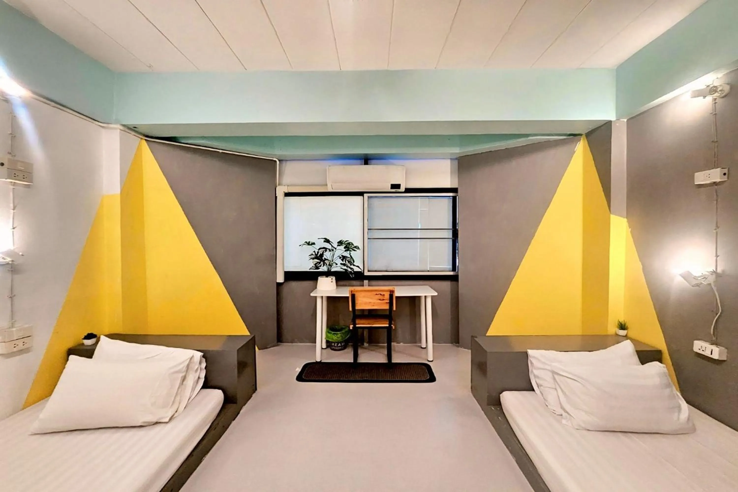 Bedroom, Bed in Me U Hostel