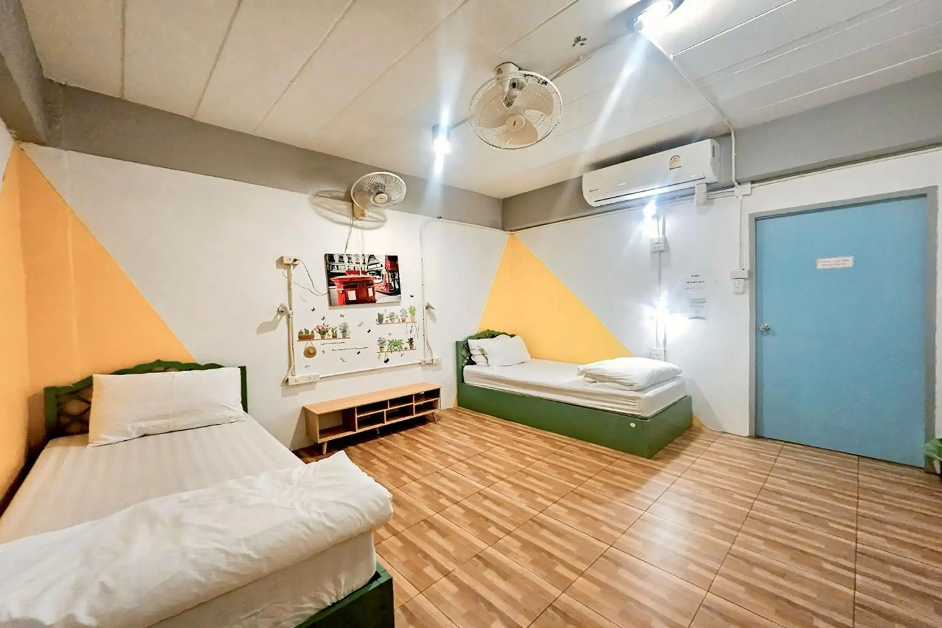 Standard Twin Room with Shared Bathroom in Me U Hostel Standard Twin Room with Shared Bathroom in Me U Hostel