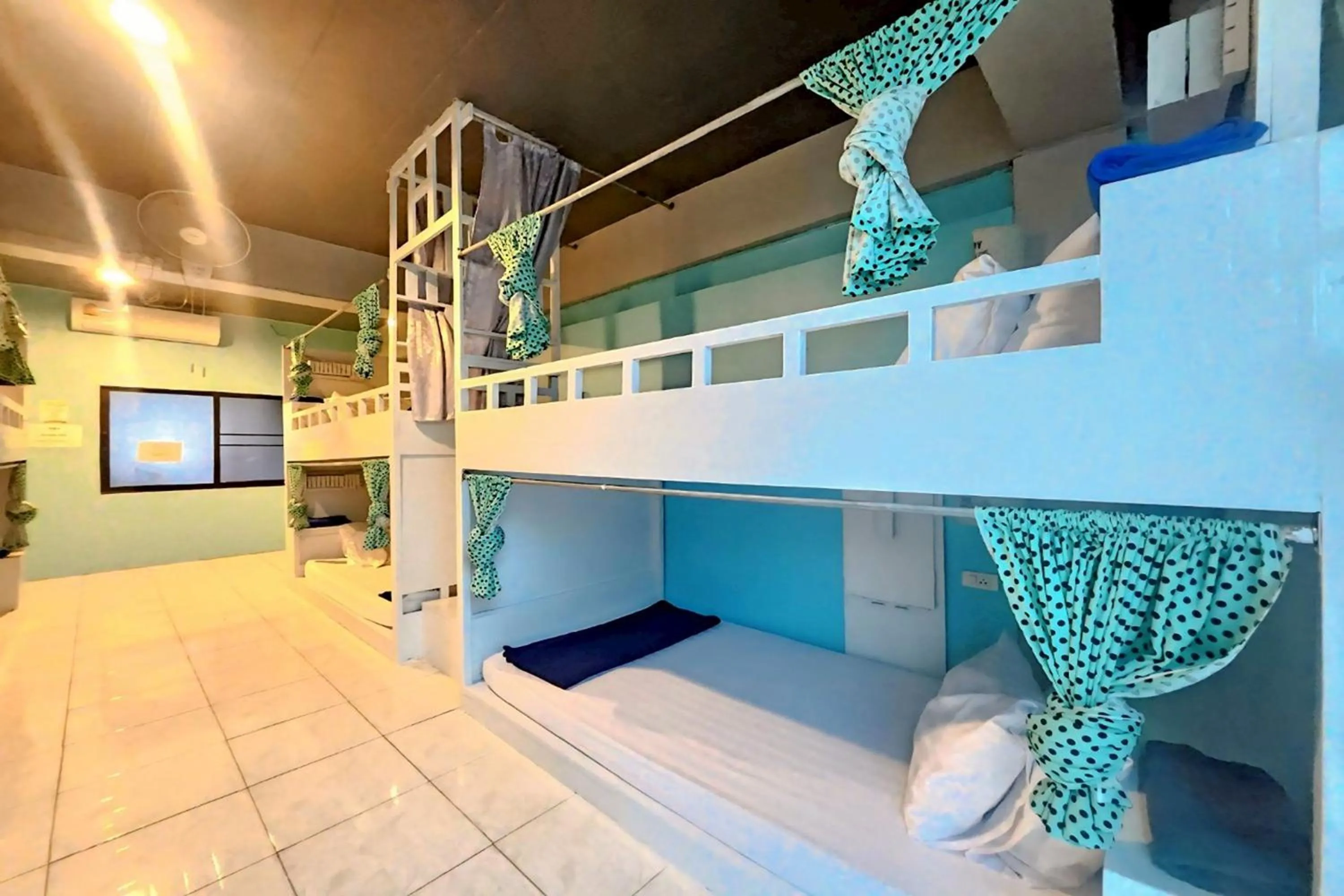 Bedroom, Bed in Me U Hostel