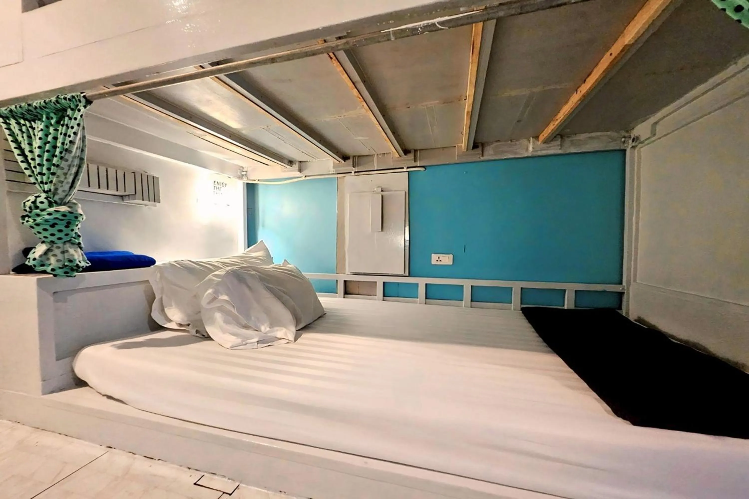 Bedroom, Bed in Me U Hostel