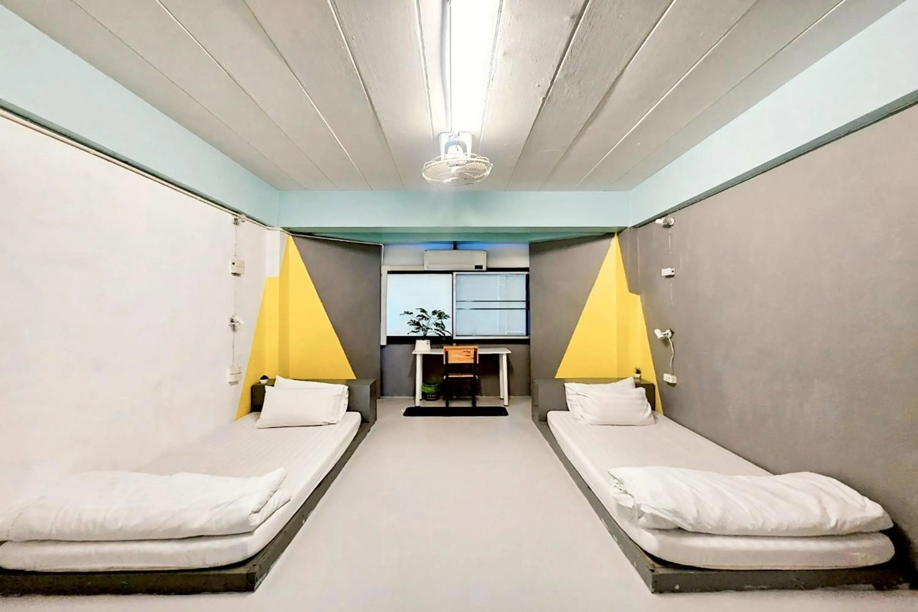 Bedroom, Bed in Me U Hostel