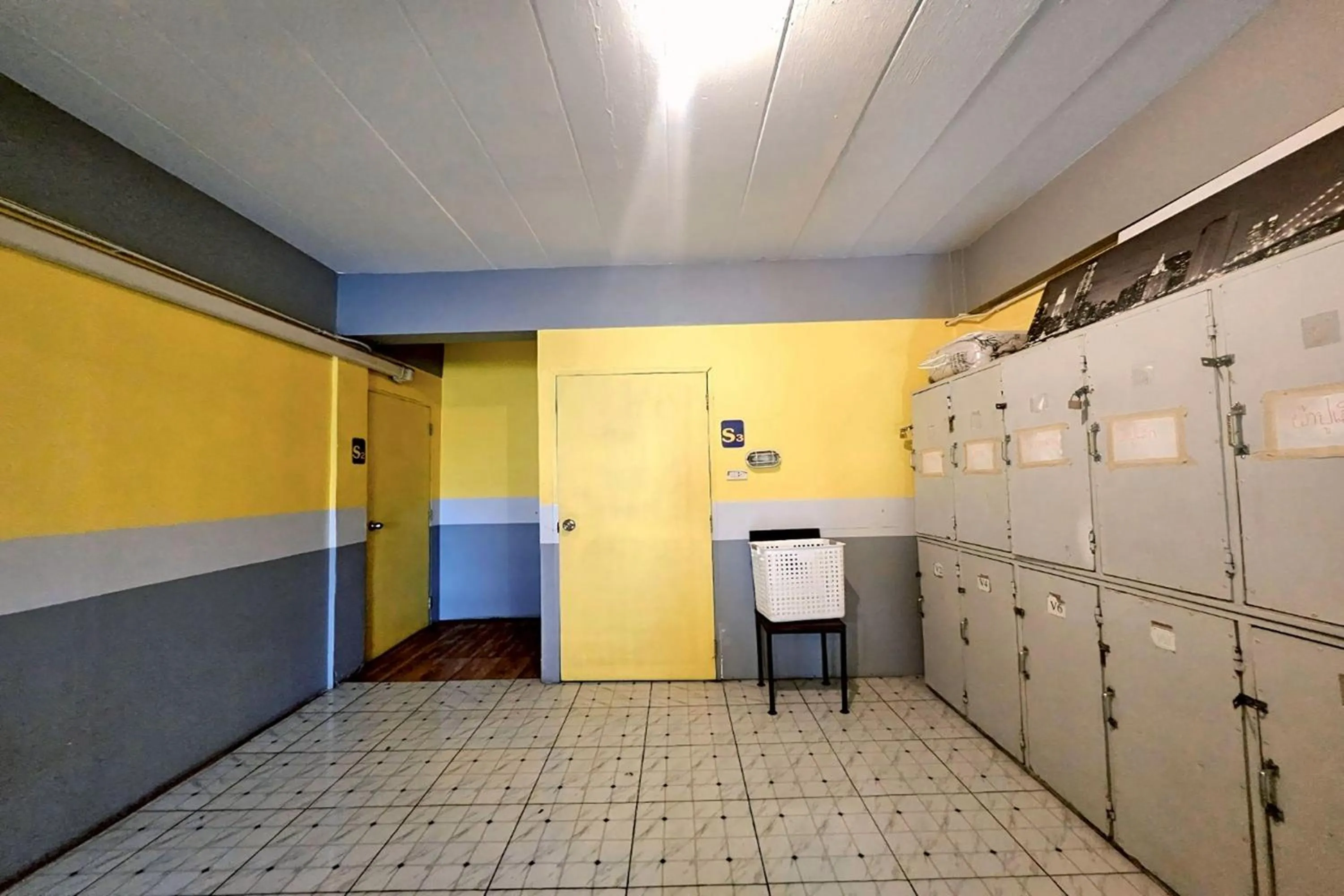 locker in Me U Hostel