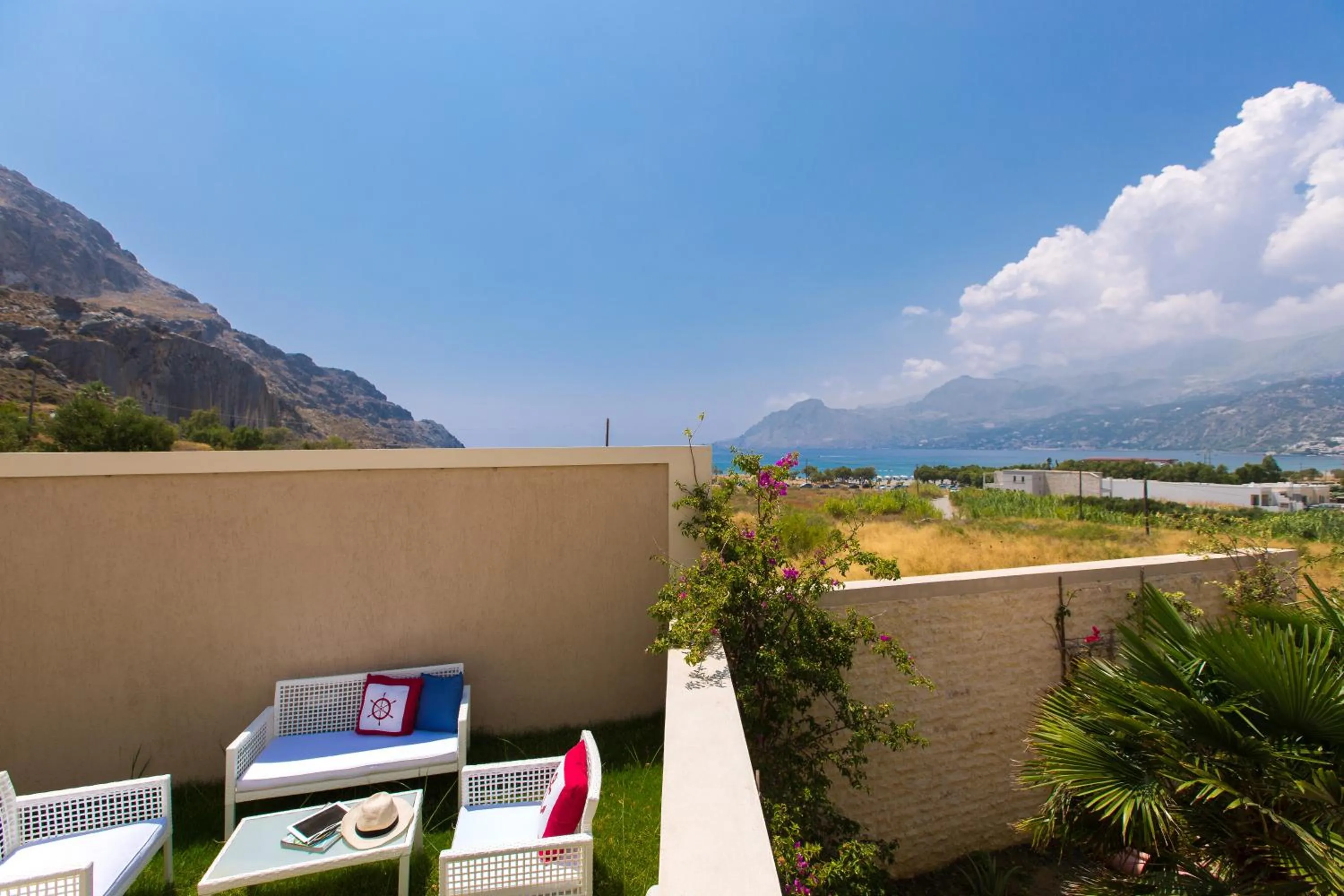 Michaela Beach House, Walk to Beach Shops & Dining, By ThinkVilla