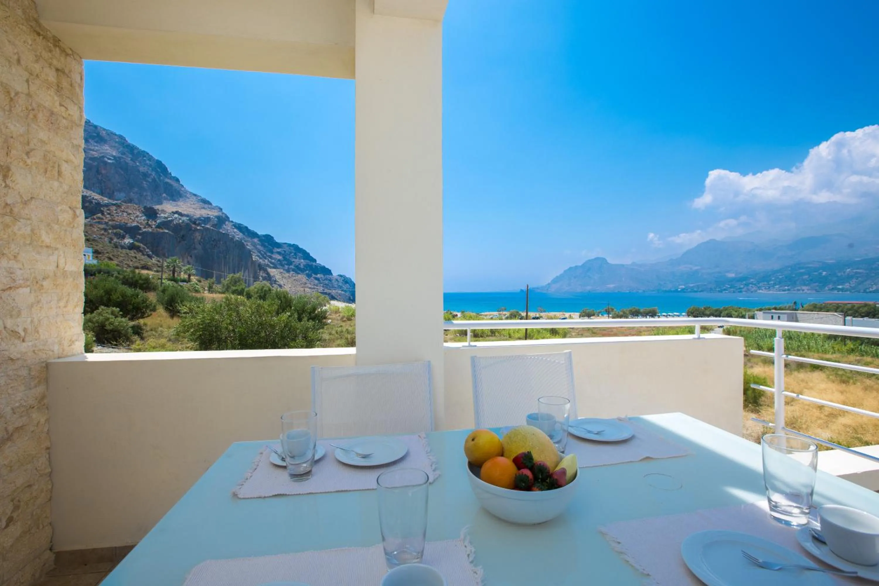 Michaela Beach House, Walk to Beach Shops & Dining, By ThinkVilla
