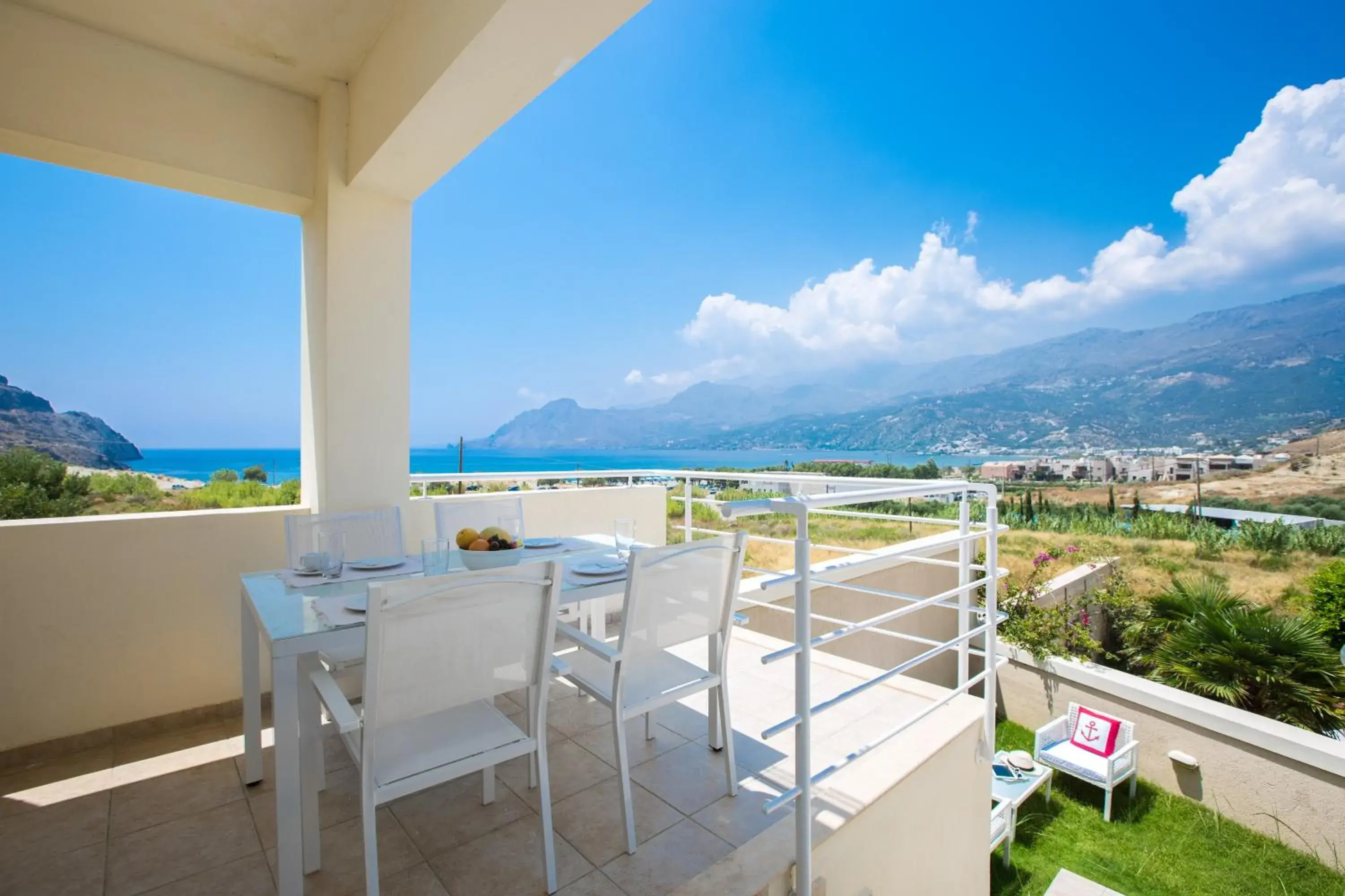 Michaela Beach House, Walk to Beach Shops & Dining, By ThinkVilla Michaela Beach House, Walk to Beach Shops & Dining, By ThinkVilla