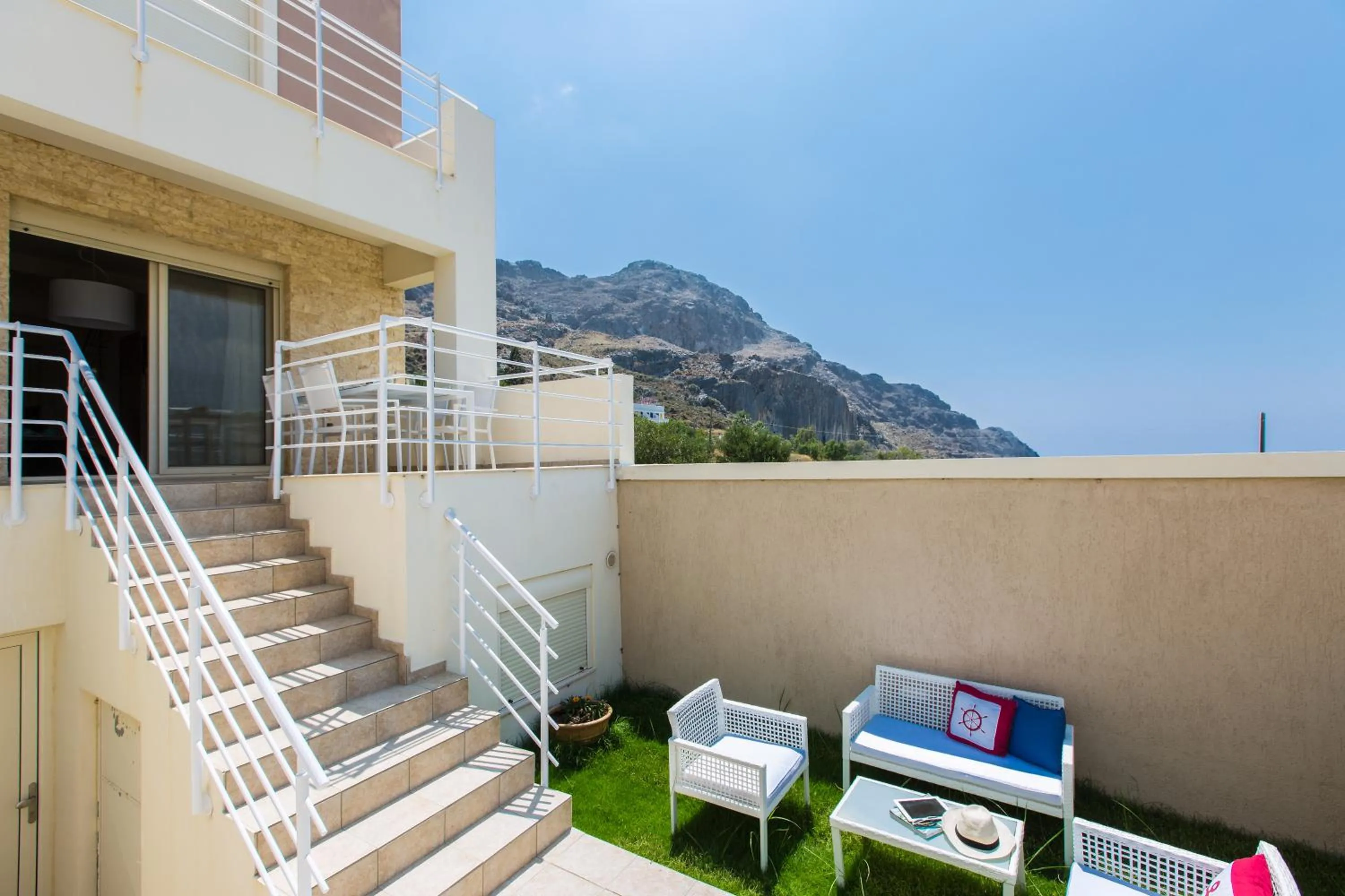 Michaela Beach House, Walk to Beach Shops & Dining, By ThinkVilla