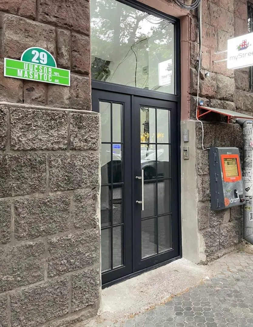 Facade/entrance in Arm Hostel