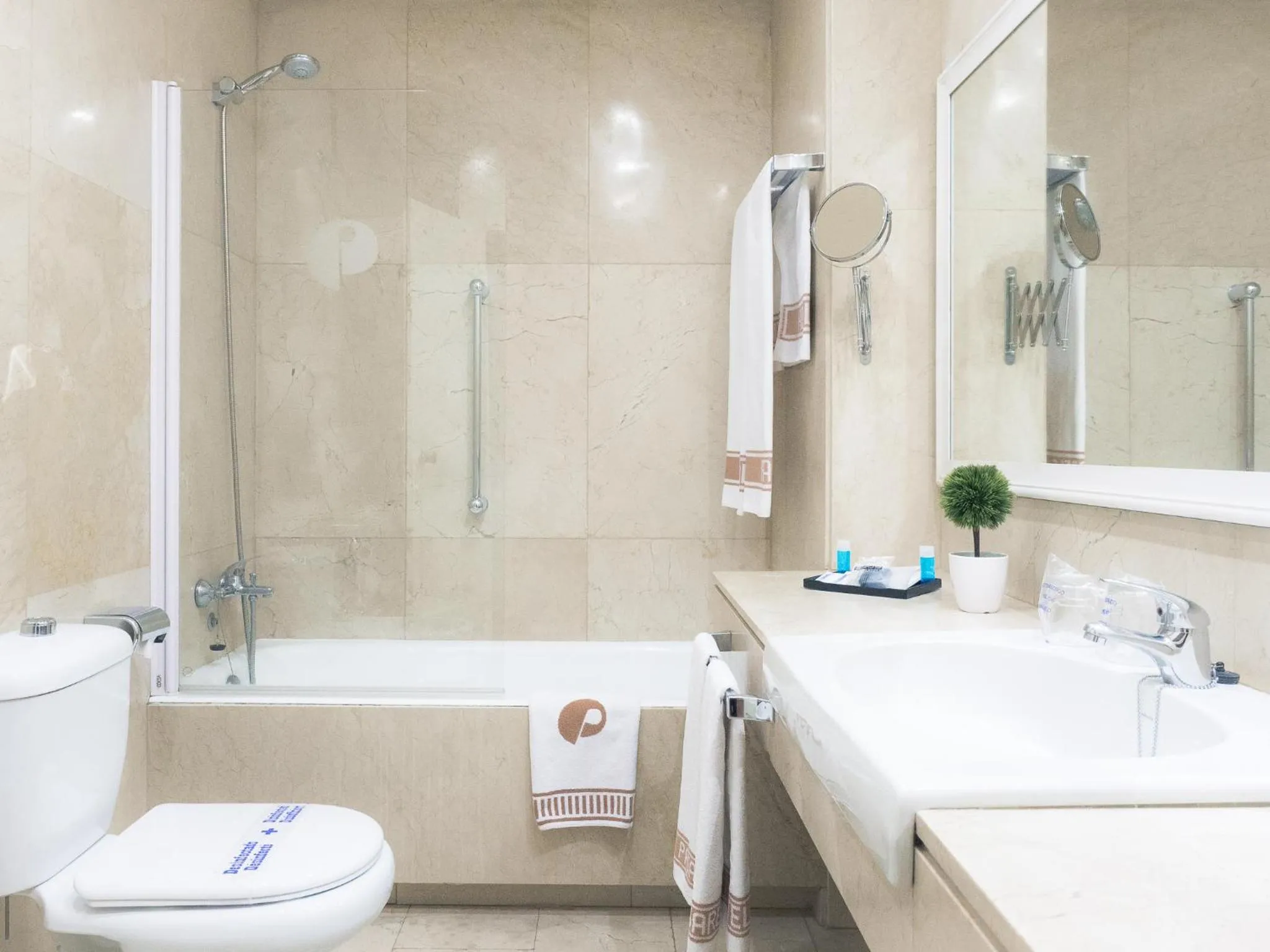 Bathroom in Hotel Pasarela